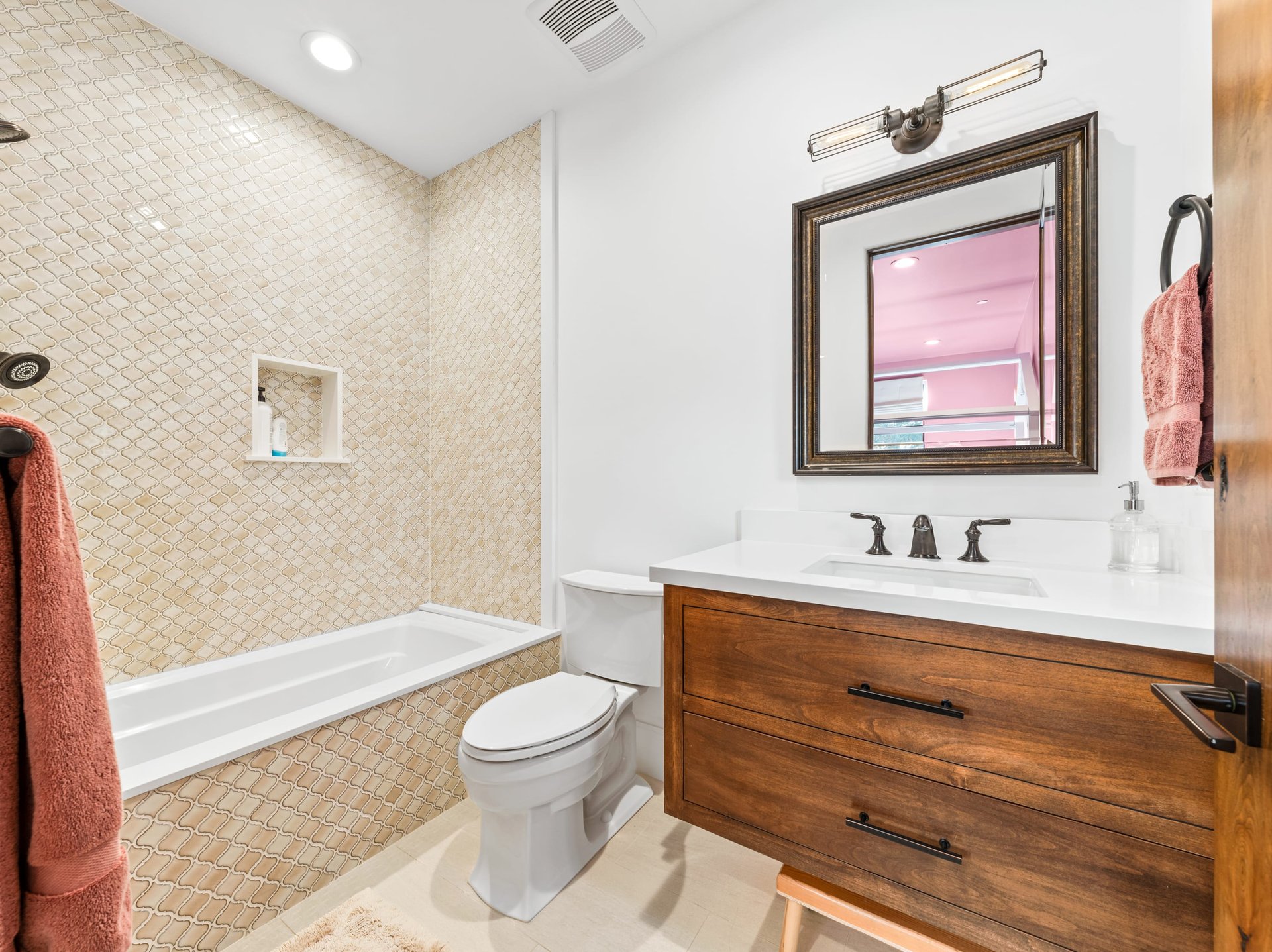 13031 Bloomfield St, Studio City