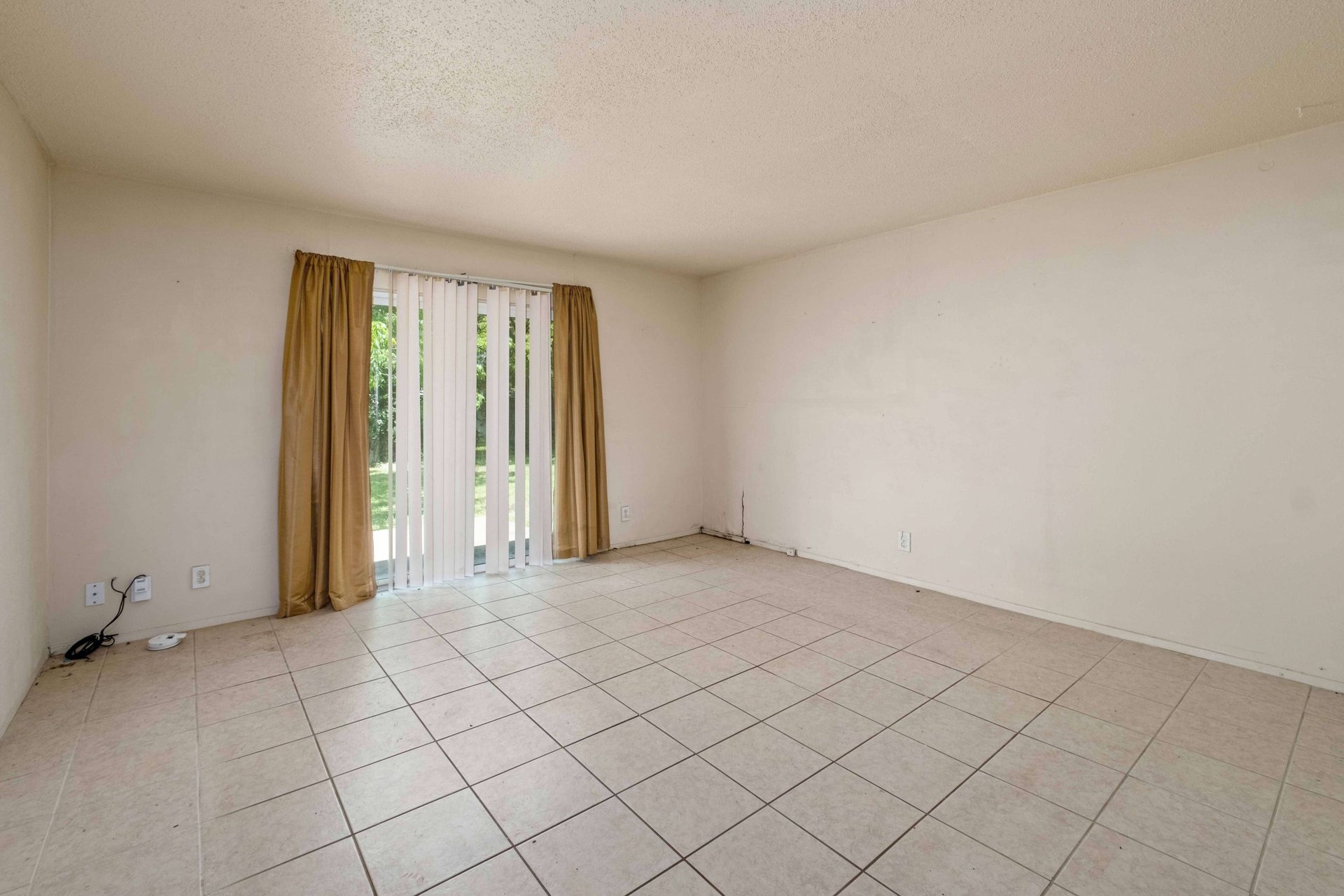 4742 Suburban Dr