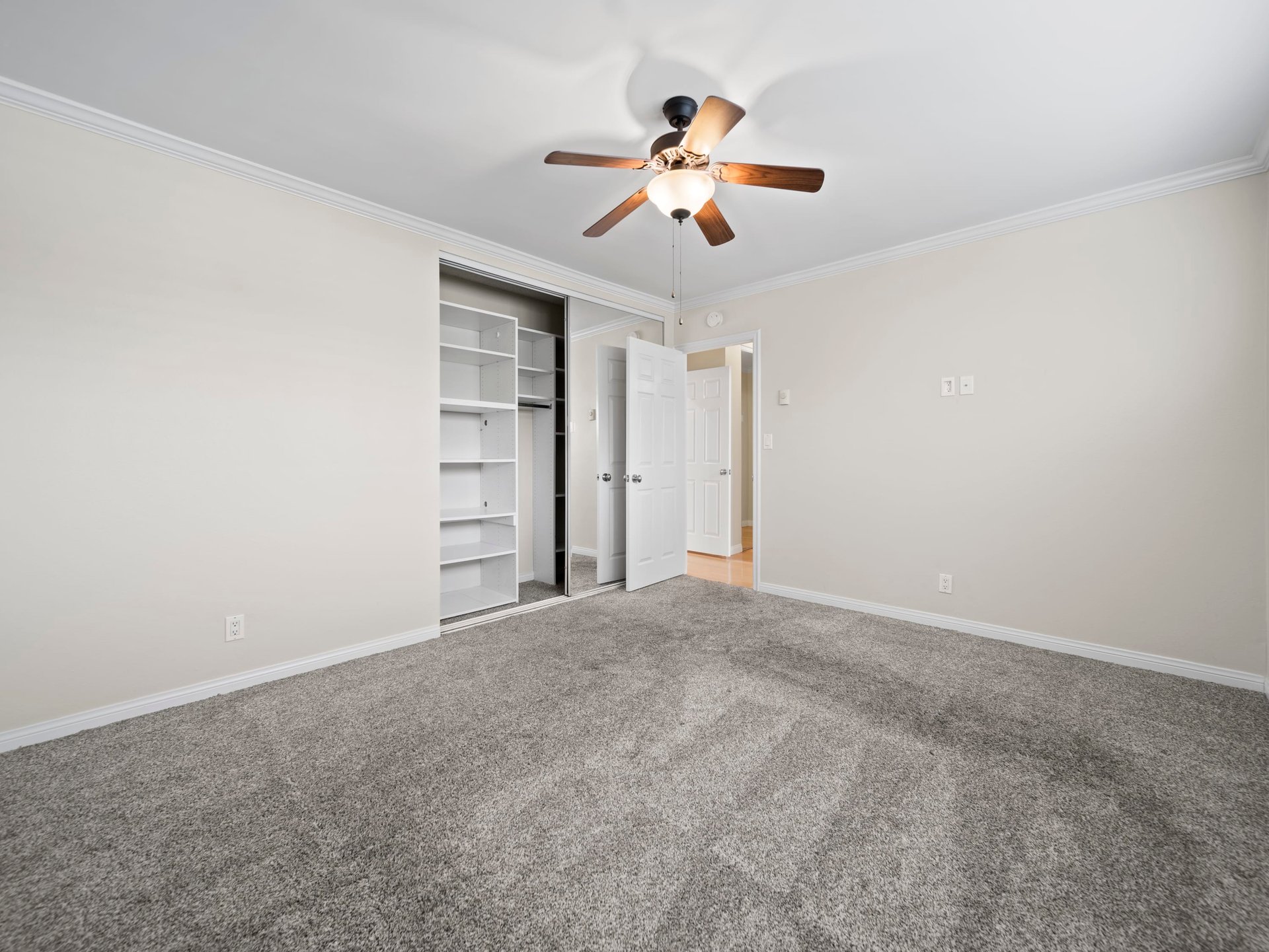 LEASED | 837 N West Knoll Dr Unit 319