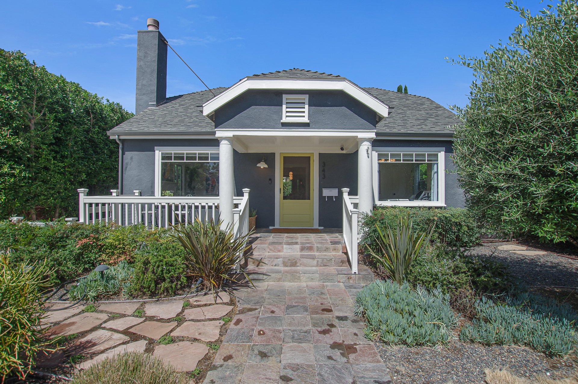 BEAUTIFUL & BRIGHT circa-1920's Craftsman "Cal-Bungalow" Home in Larchmont Village.