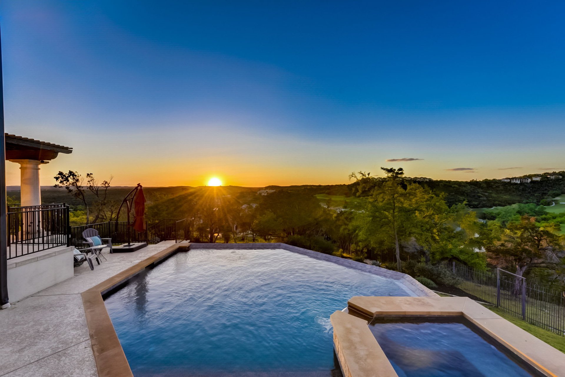 Hill Country Paradise: Luxurious 4/3 Home with Heated Pool/Spa and Spectacular Sunset Views in River Place!