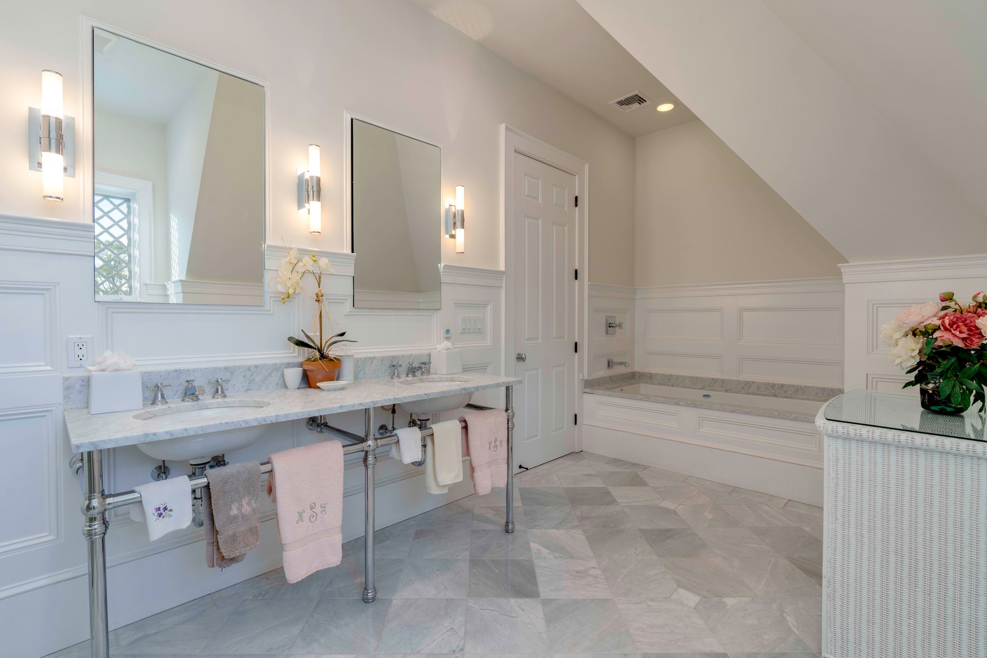 Furnished Designer Luxury Cottage in a Historic Waterfront Neighborhood