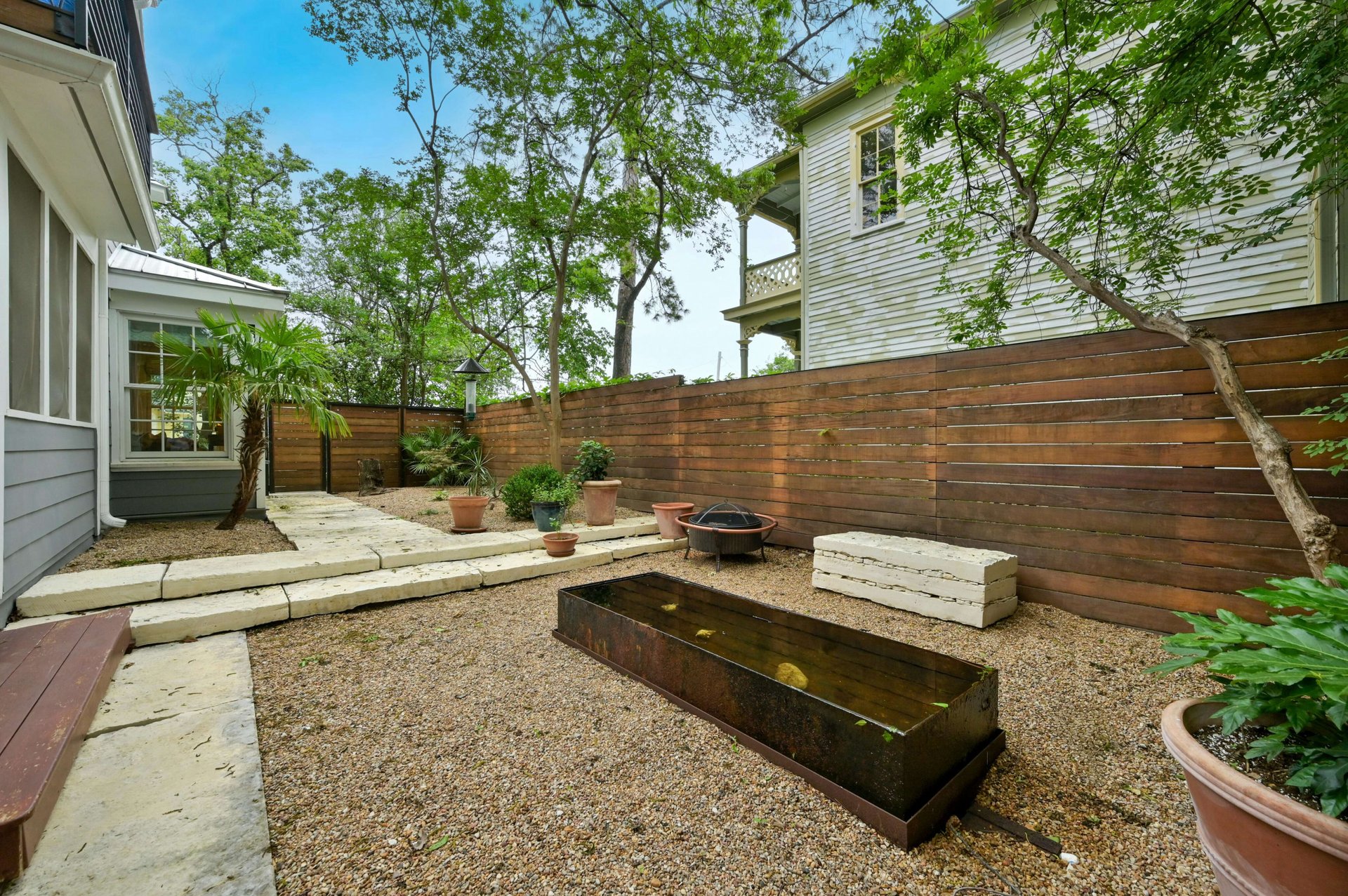 1409 W 9th Street 