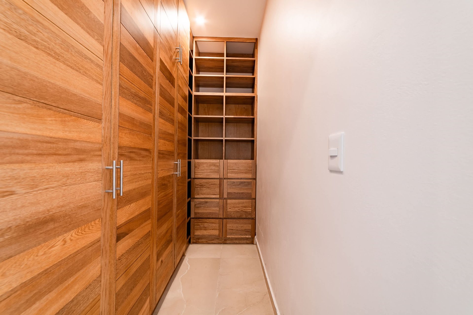 1 bedroom & 1 studio, Condo, Costta Plaza & Condos