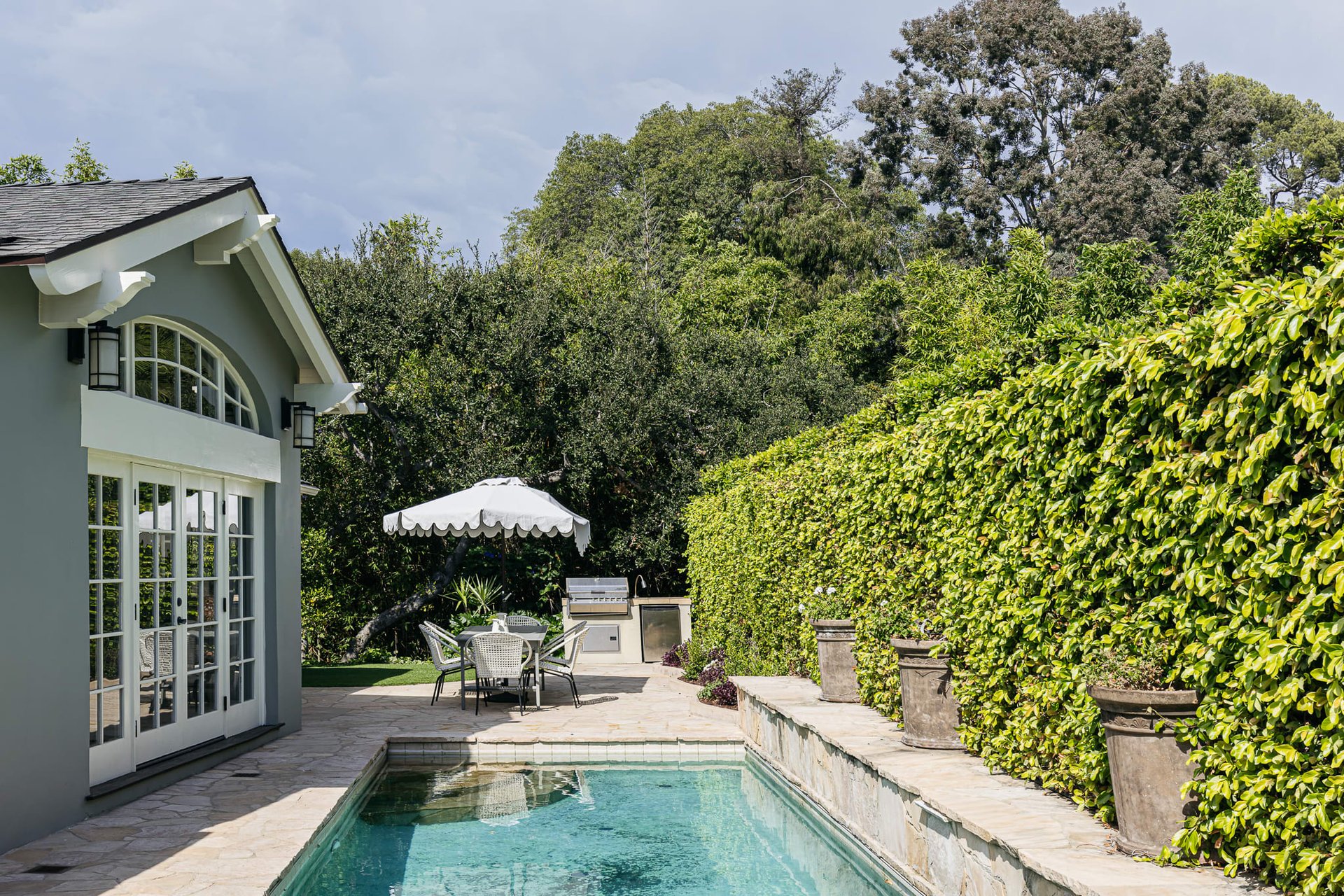 A Lovely Single Level Traditional in Hollywood Hills