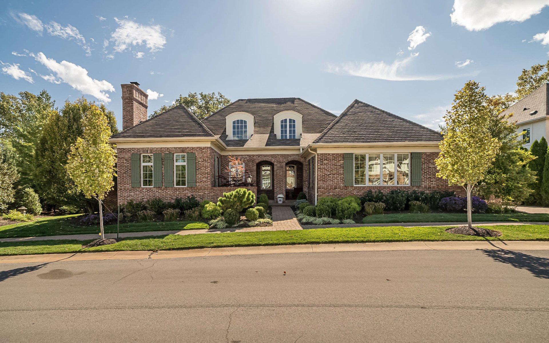 Carefree Luxury Living in Ladue Schools