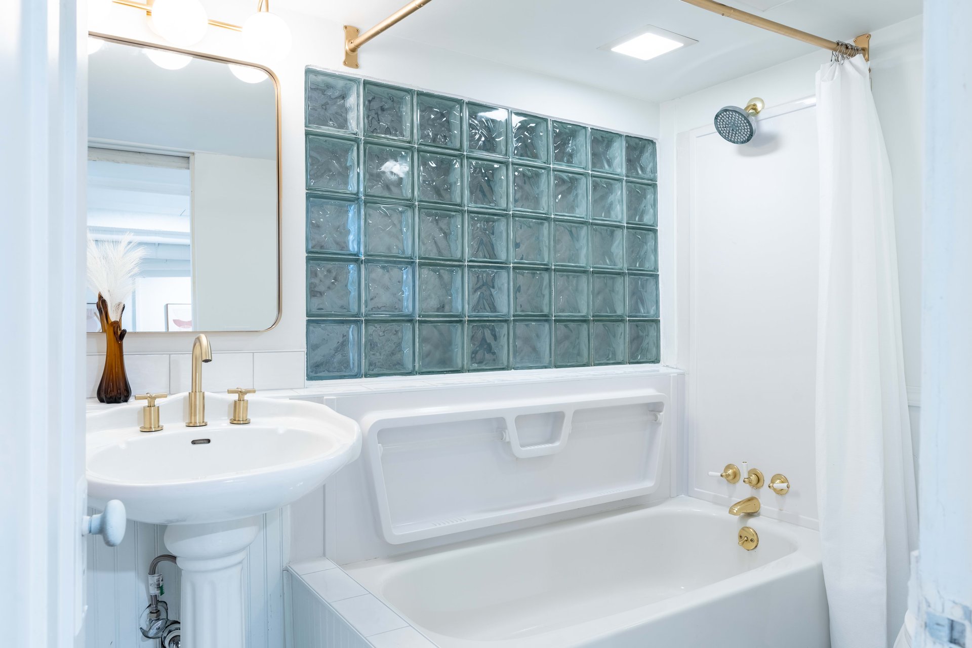 Art Deco Classic in Lake Forest Park