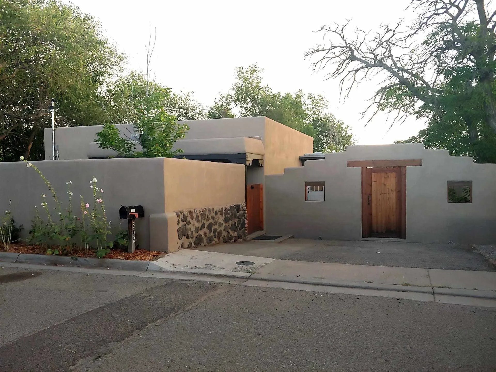 502 Barela Ln
