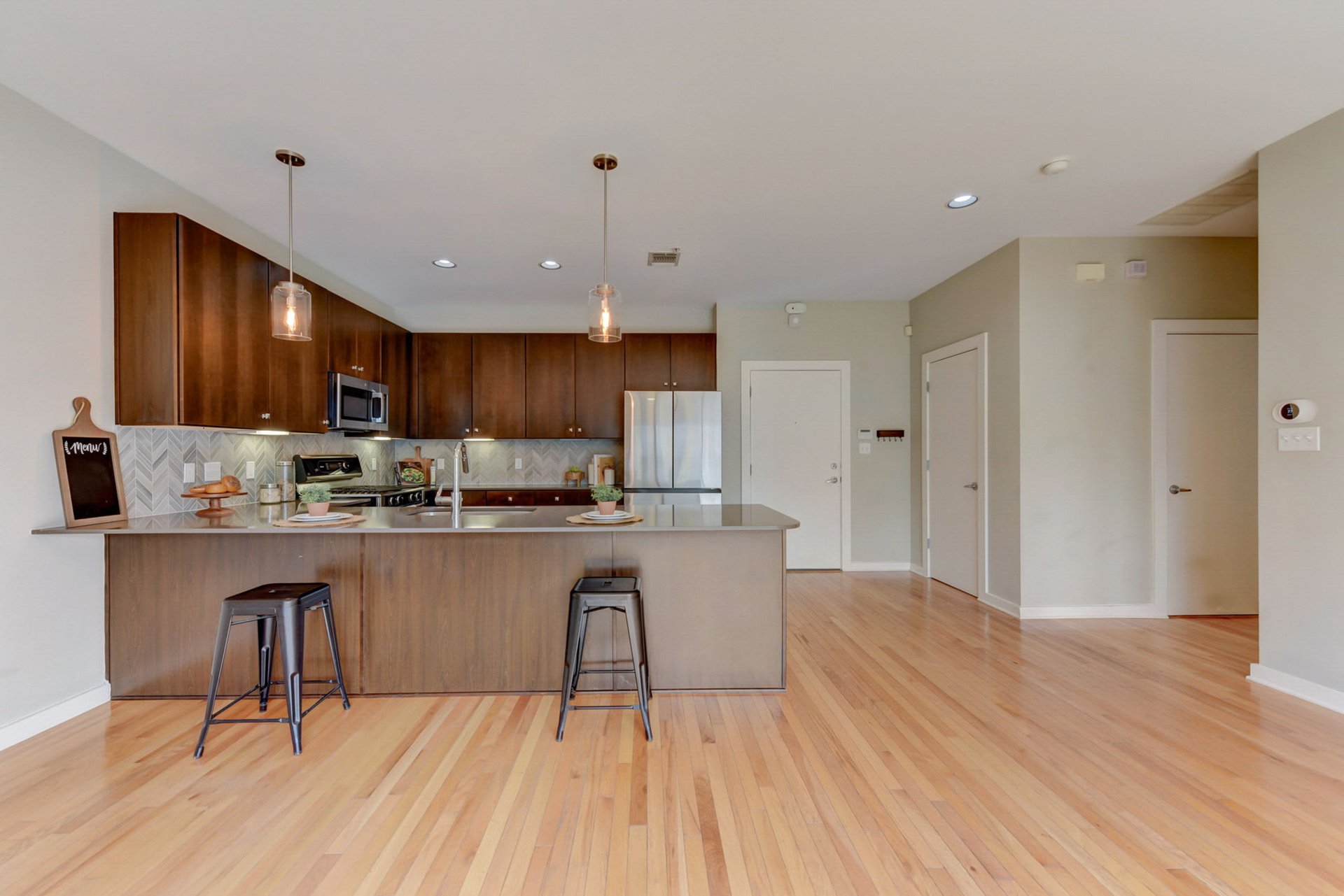 Modern 1/1 Condo in Vibrant South Austin for Lease!