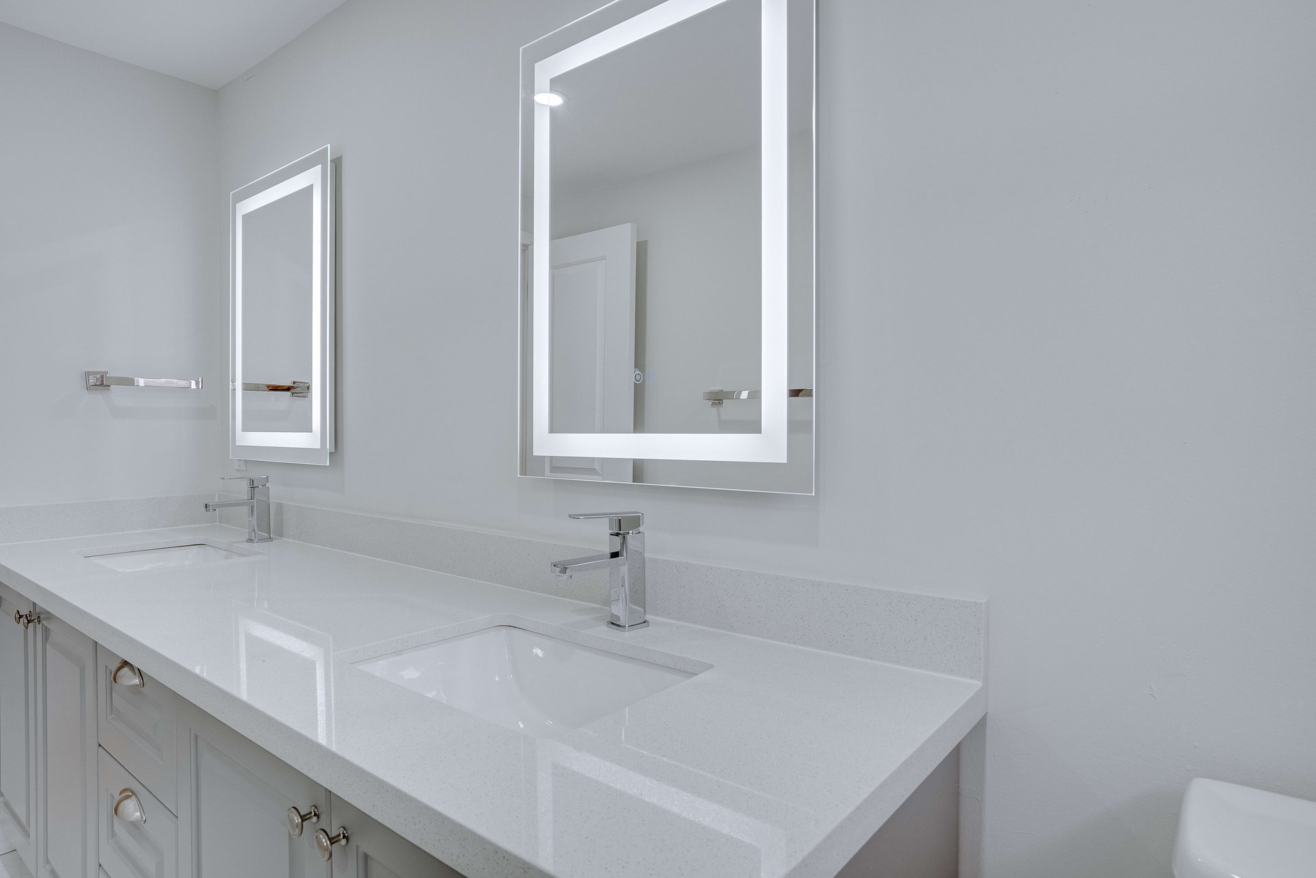 25 Karen Rd Unit: Upper