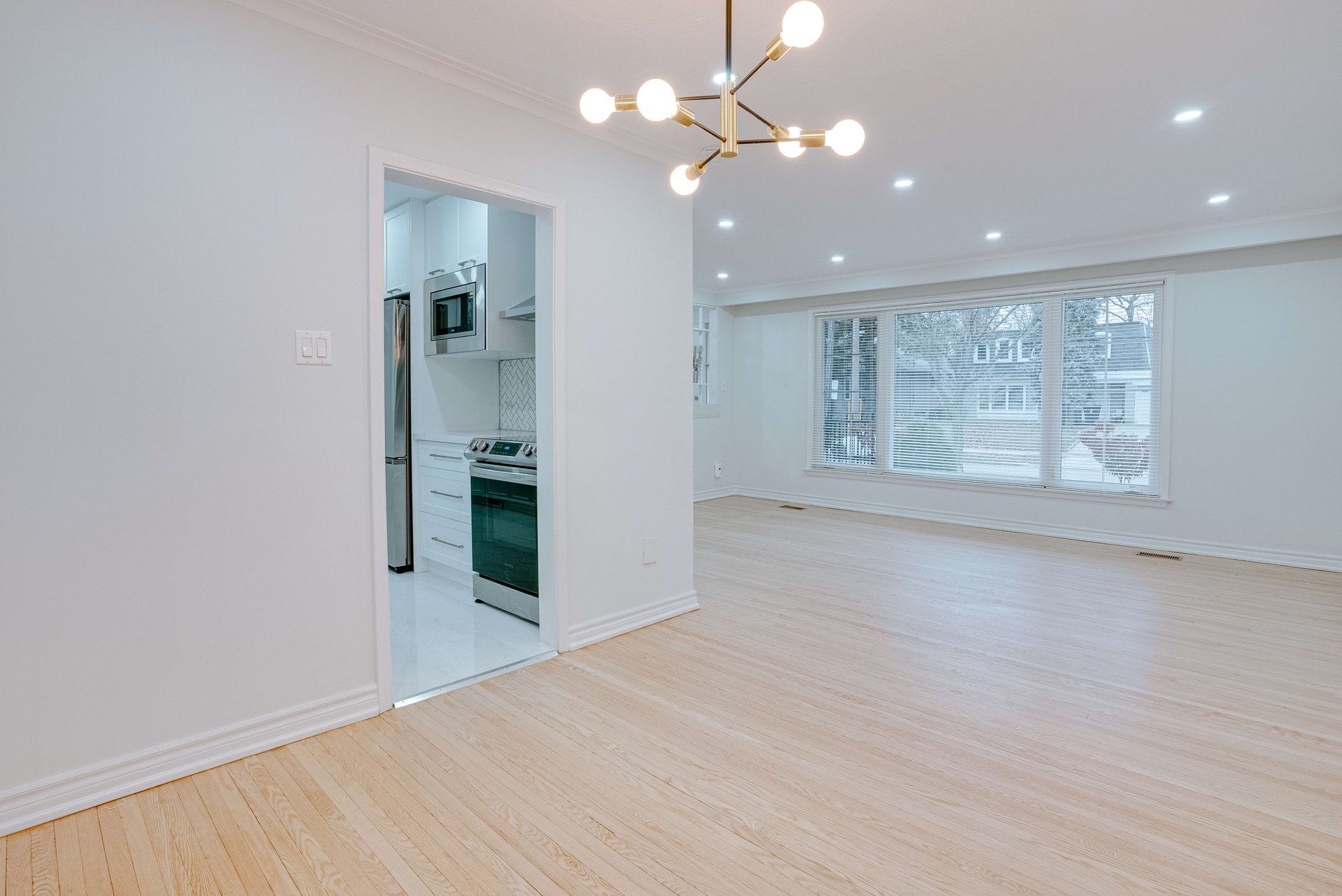 25 Karen Rd Unit: Upper