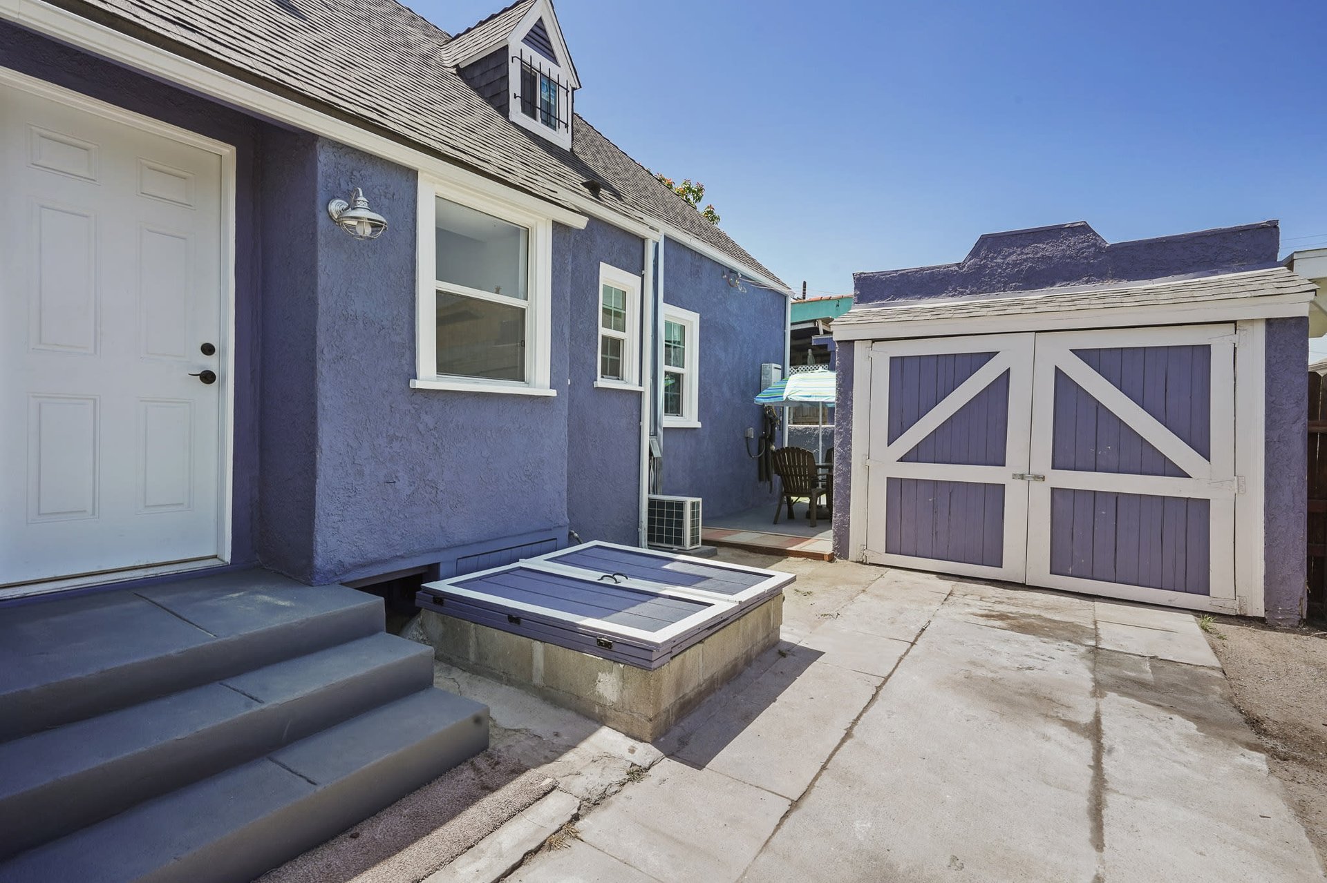 Light and Bright Remodeled Country English in Mid Los Angeles!