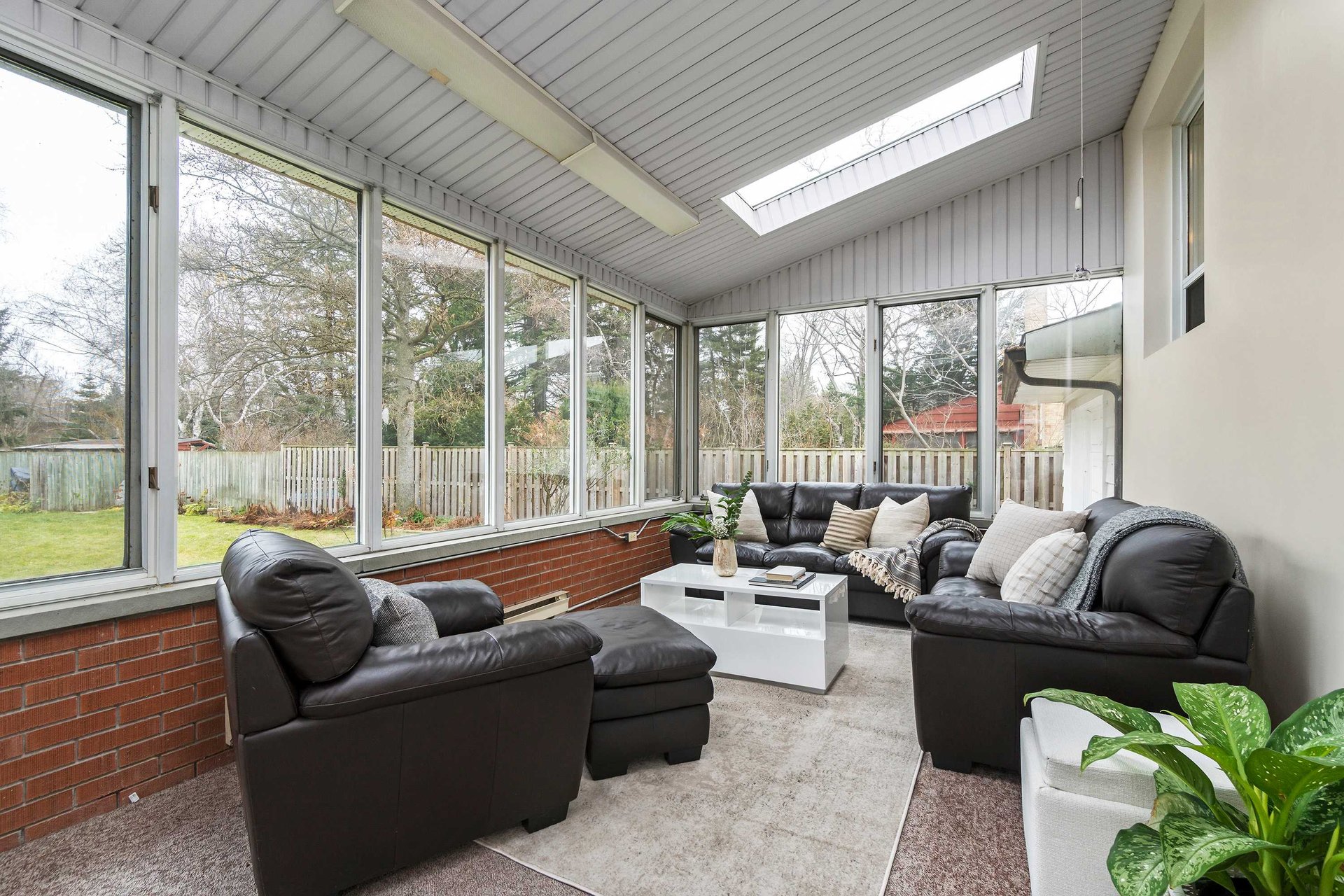 1577 Kenmuir Avenue
