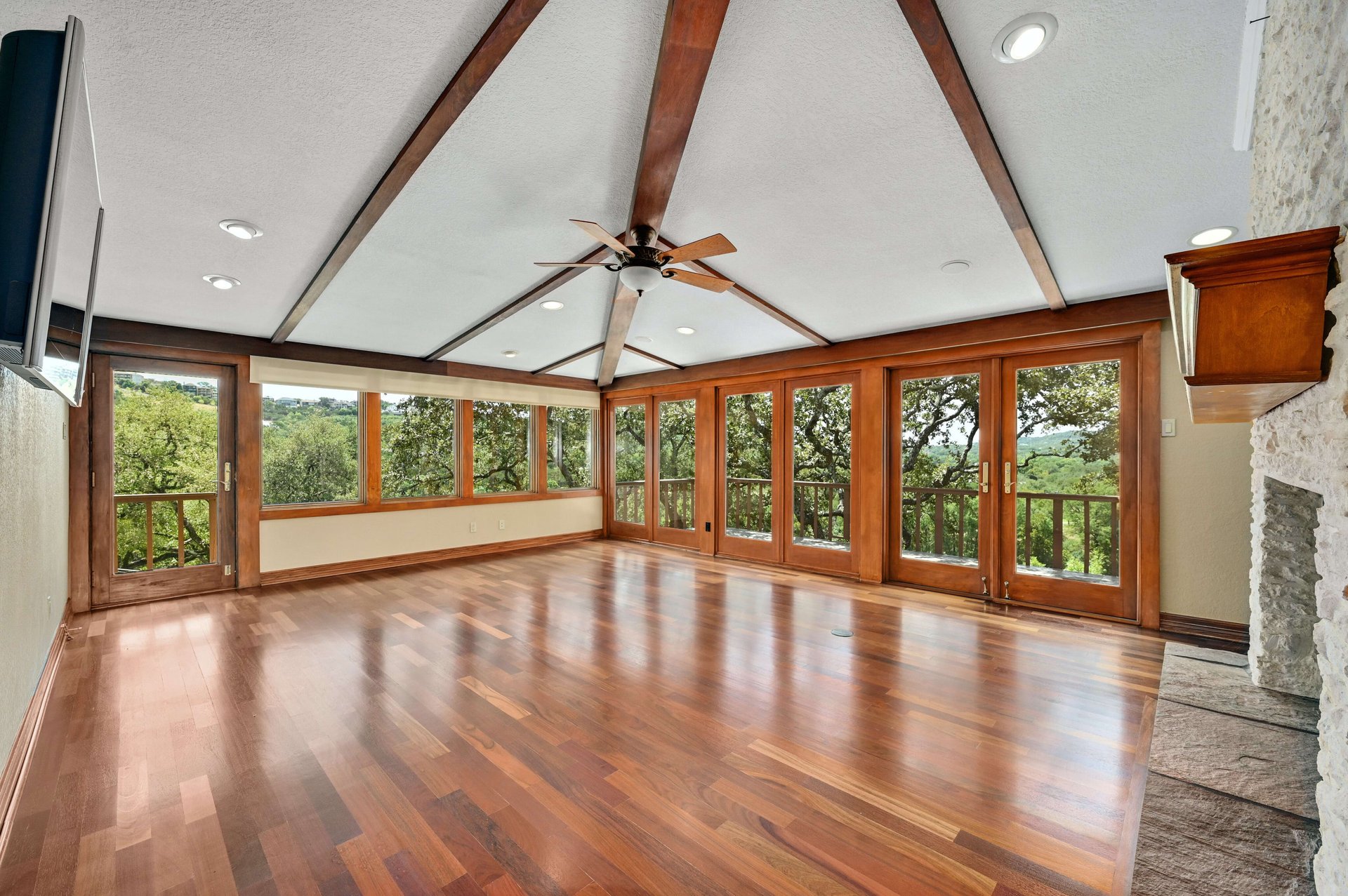 5711 Sam Houston Cir