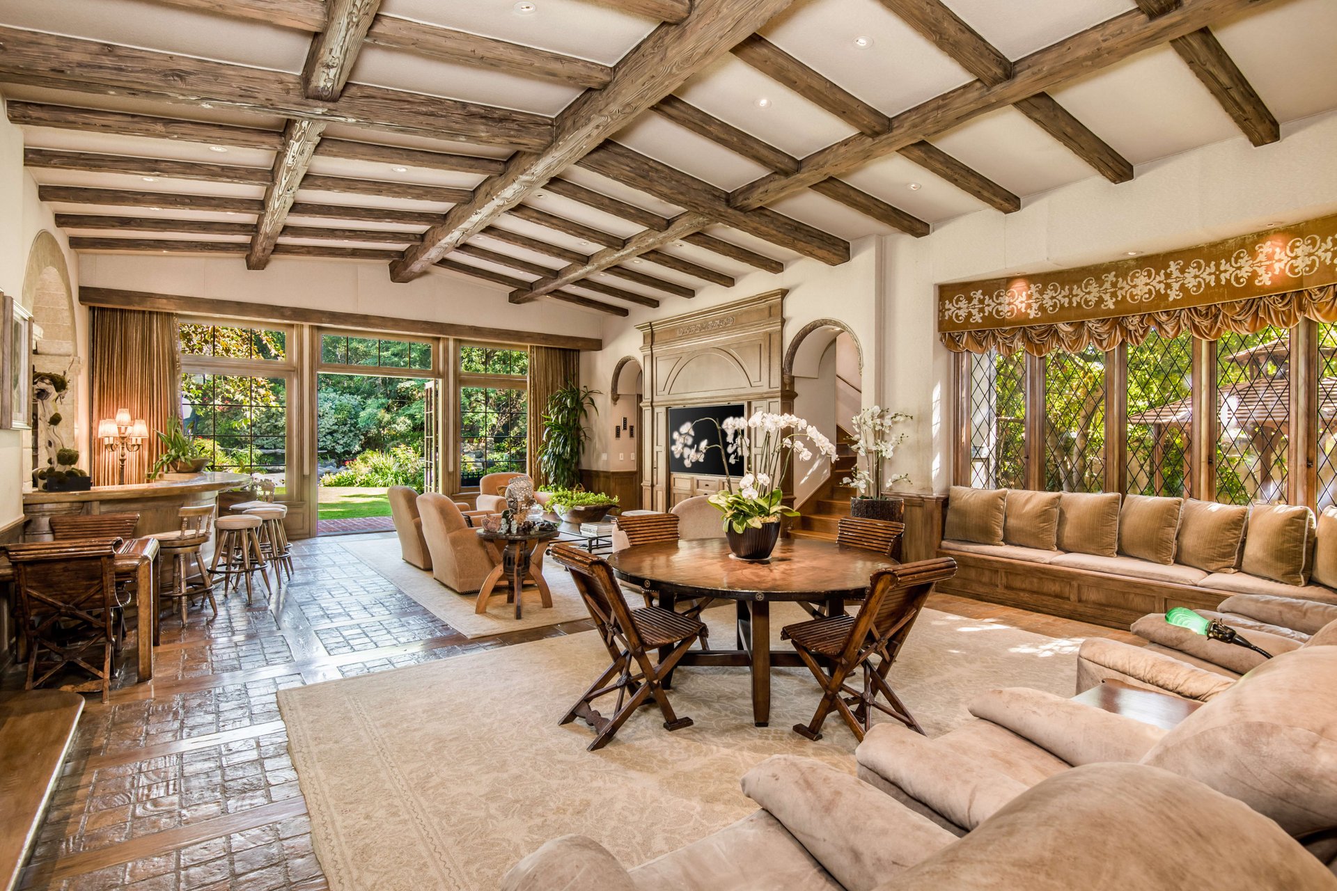 1005 Woodland Drive