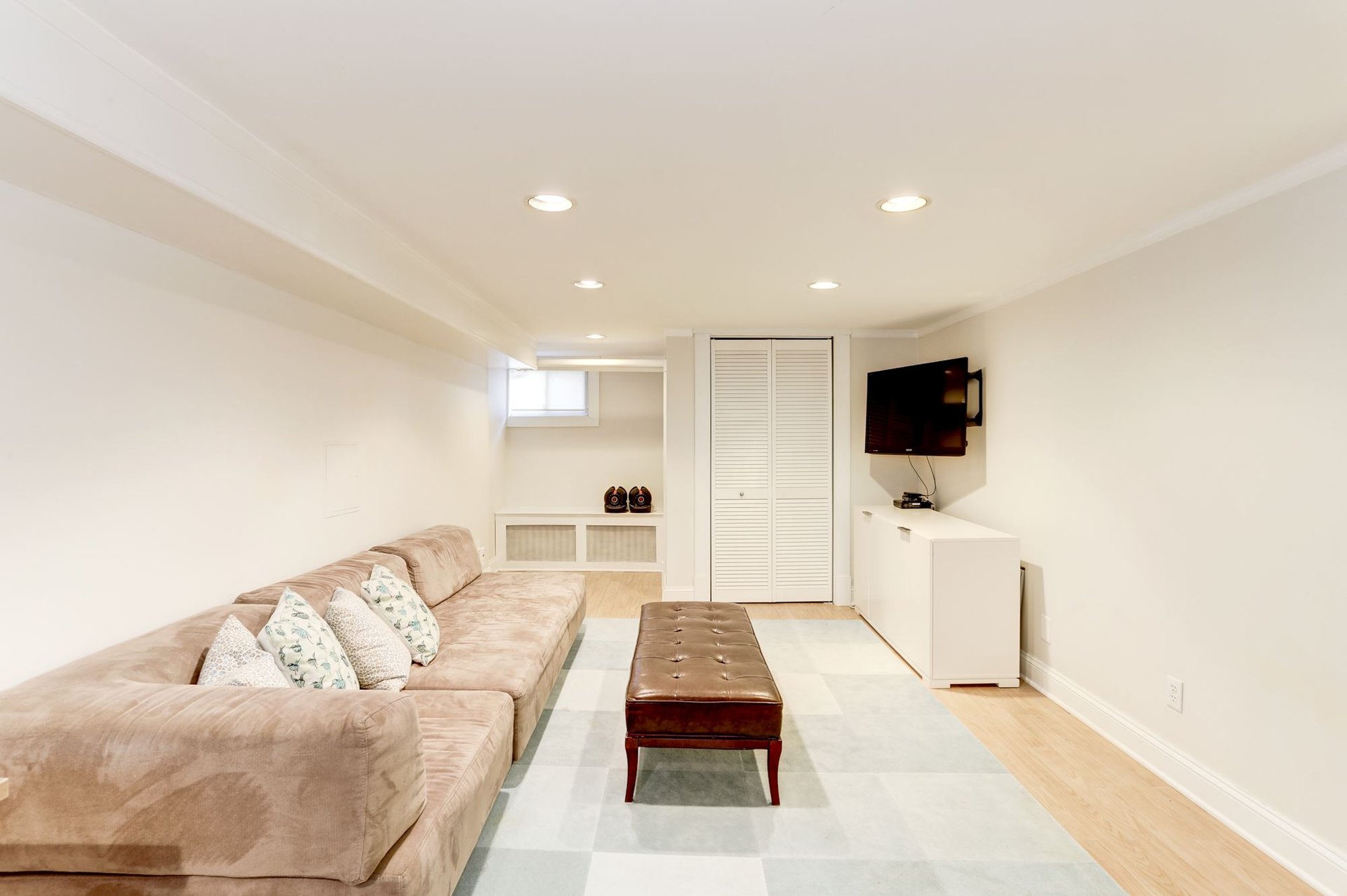 2435 Davis Ave