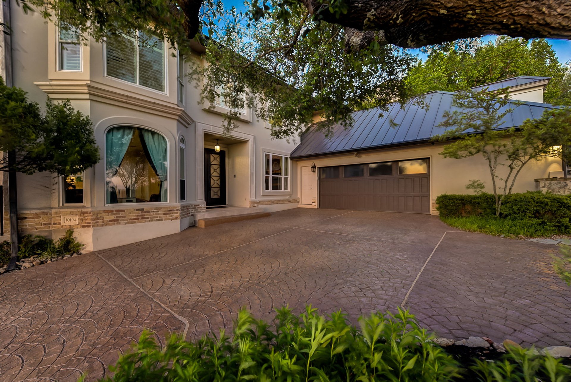 Hill Country Paradise: Luxurious 4/3 Home with Heated Pool/Spa and Spectacular Sunset Views in River Place!