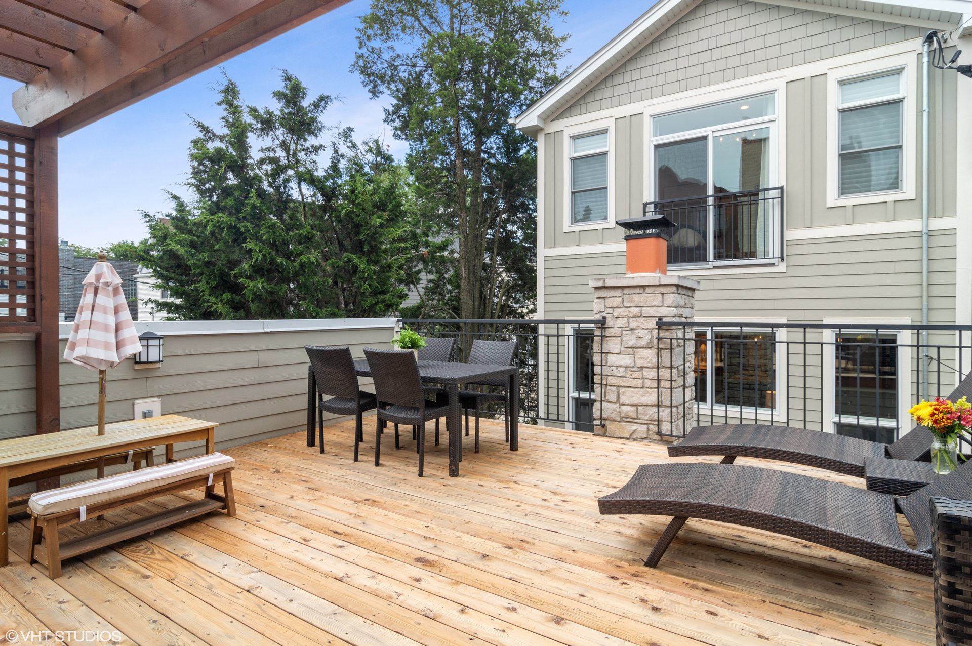 1928 W Fletcher St