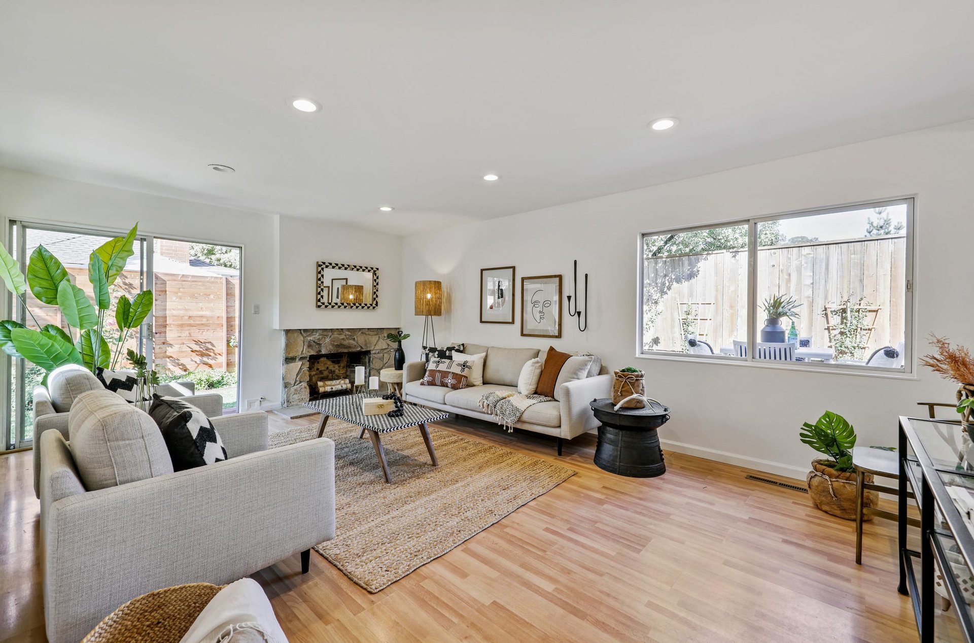 Move in Ready in One of Tiburon's Most Convenient Locations