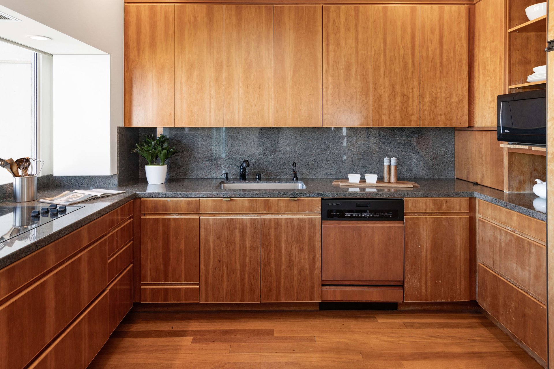Showcase North Bay View Apartment