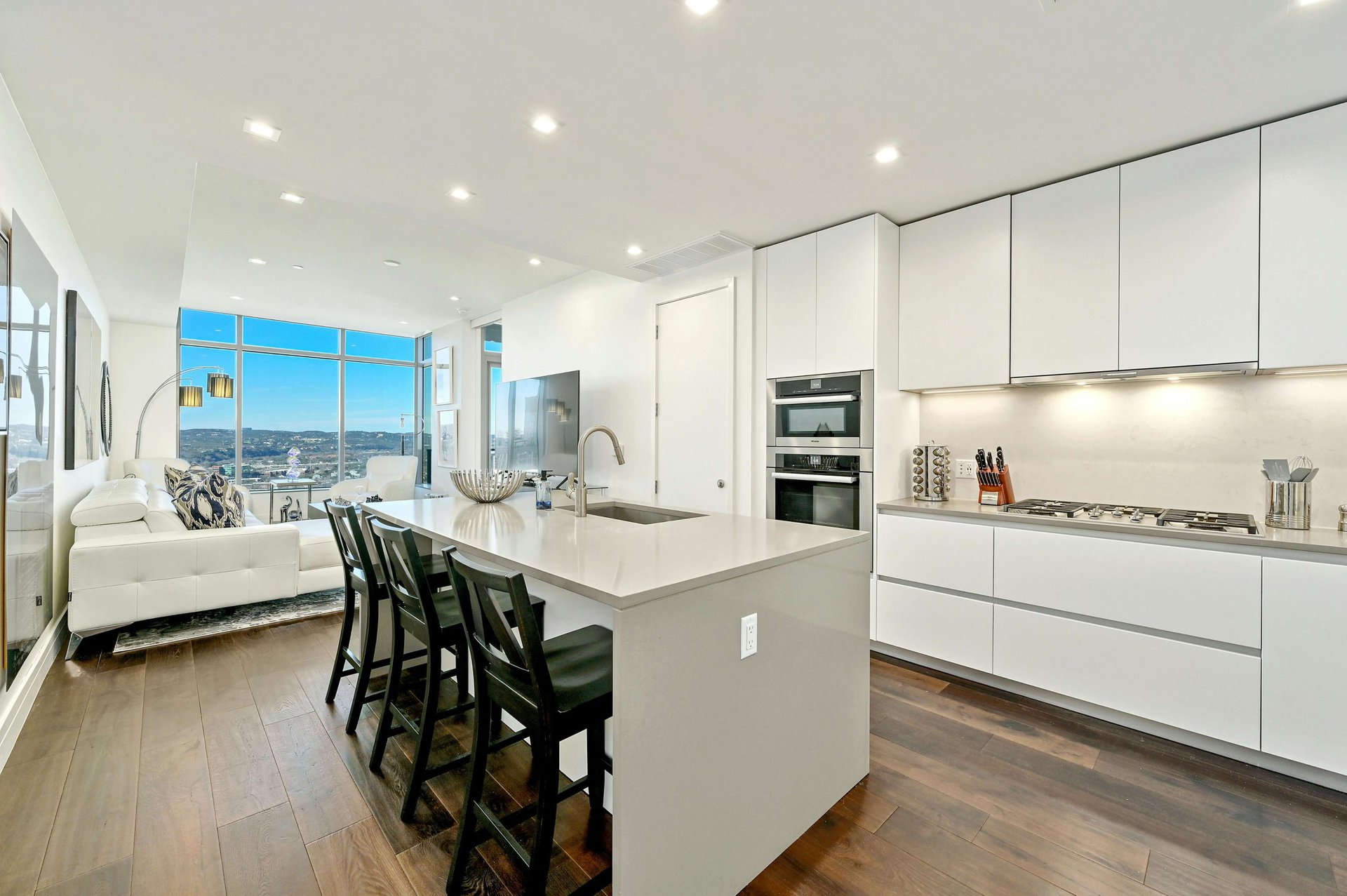 501 West Ave #3202