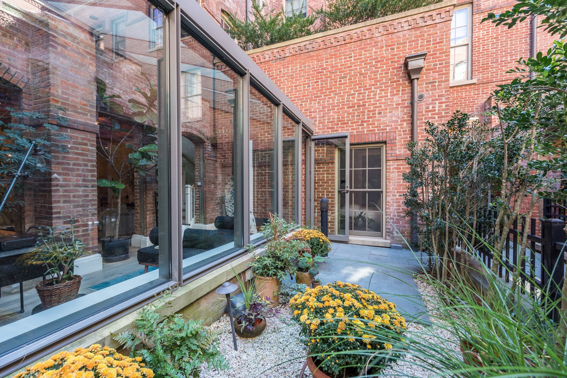 Elegant 3-Bed Factory Loft at Watchcase