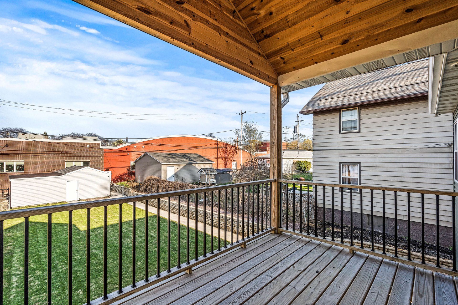 Renovated Bay View Colonial