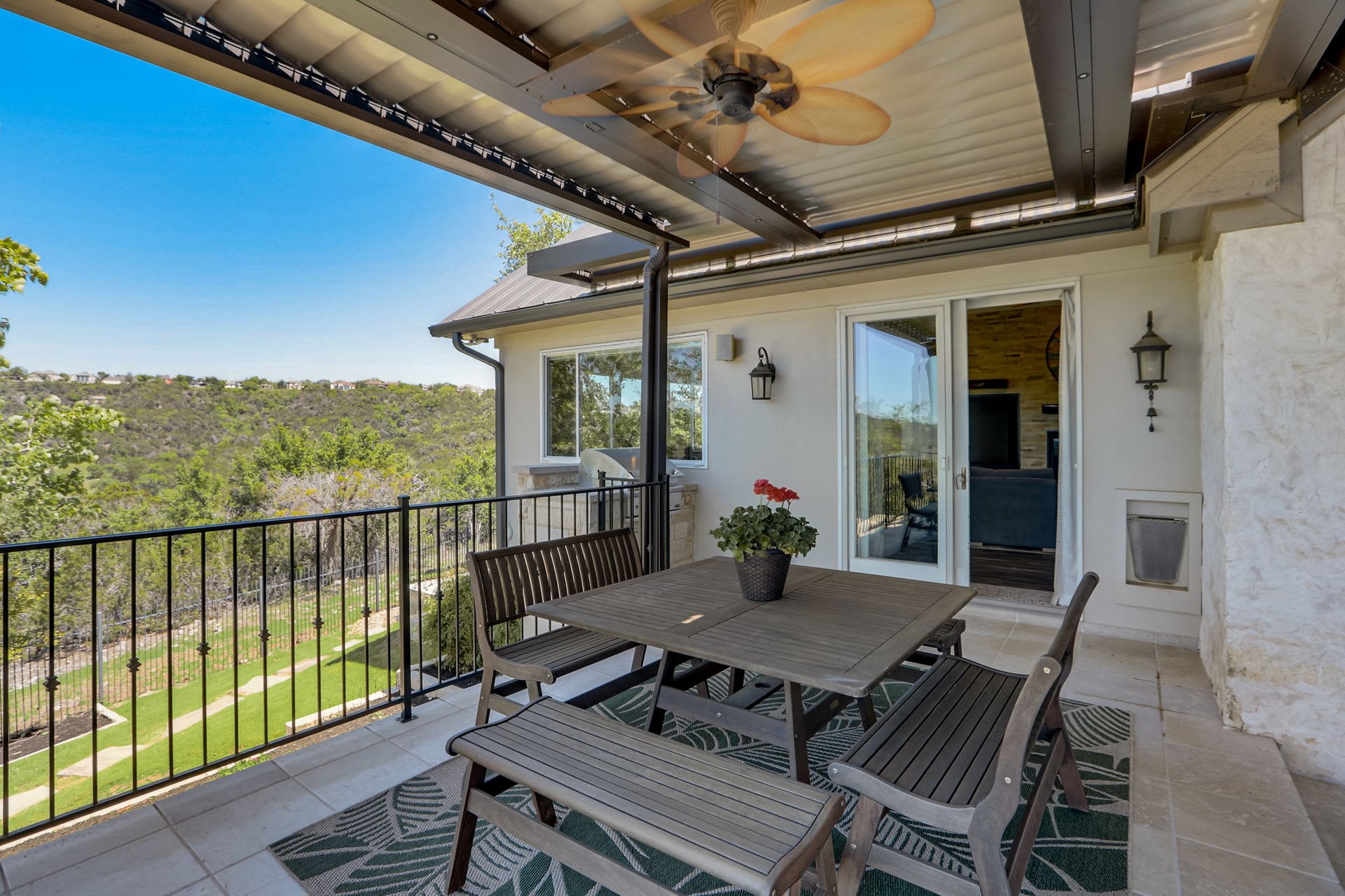 Hill Country Paradise: Luxurious 4/3 Home with Heated Pool/Spa and Spectacular Sunset Views in River Place!