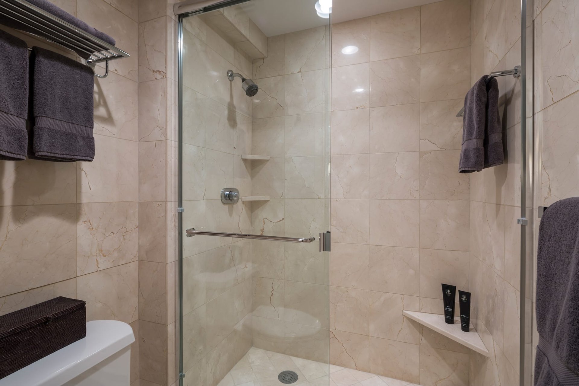 Two Bedroom Condo With Landmark Views