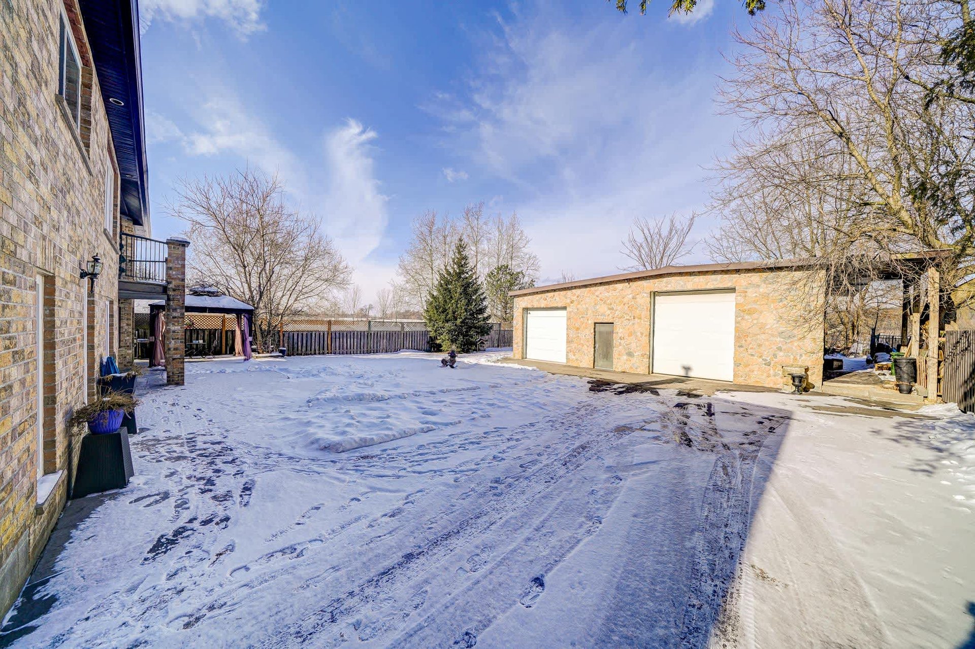 7364 Dickenson Rd E