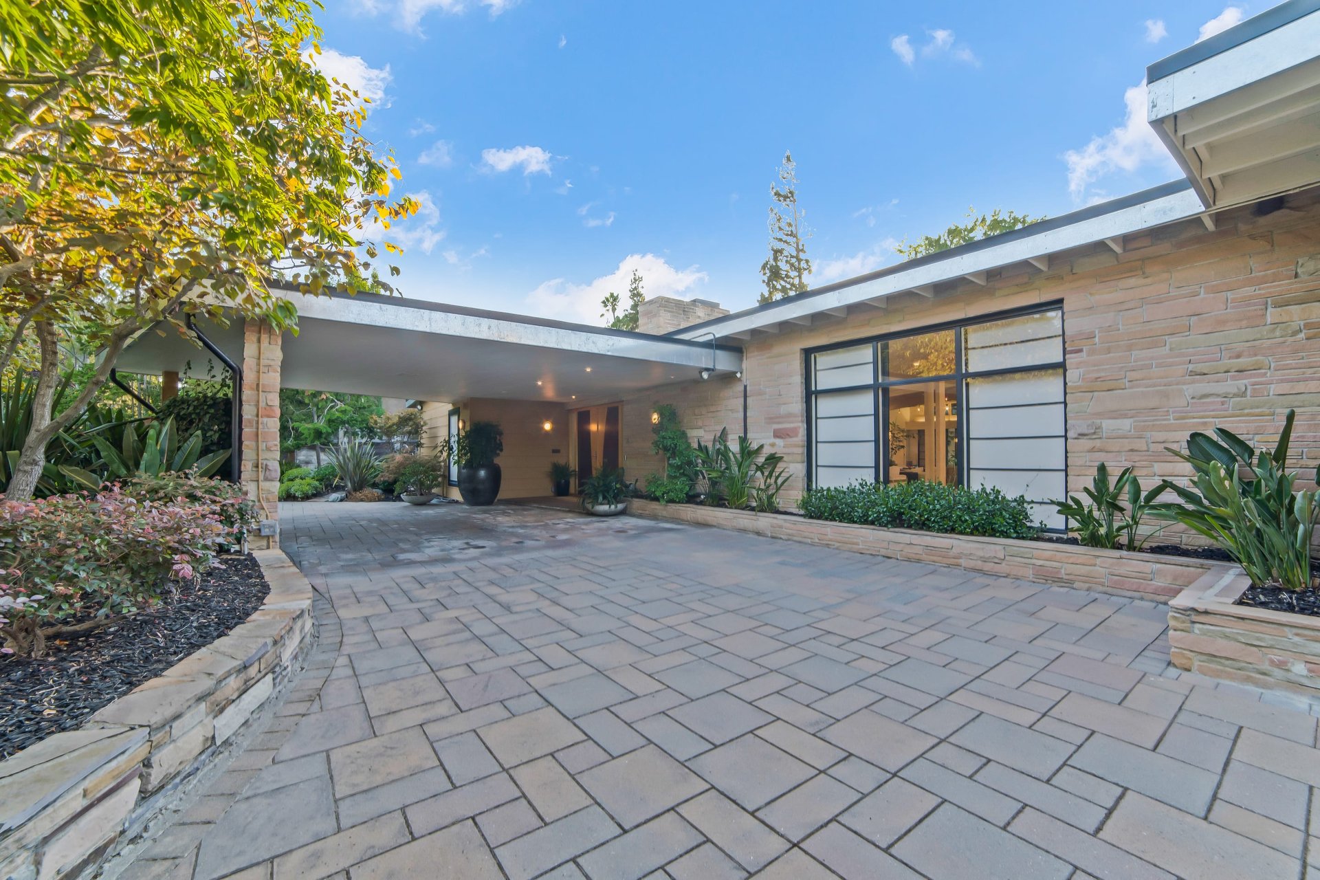 1541 University Ave, San Jose, CA 95126