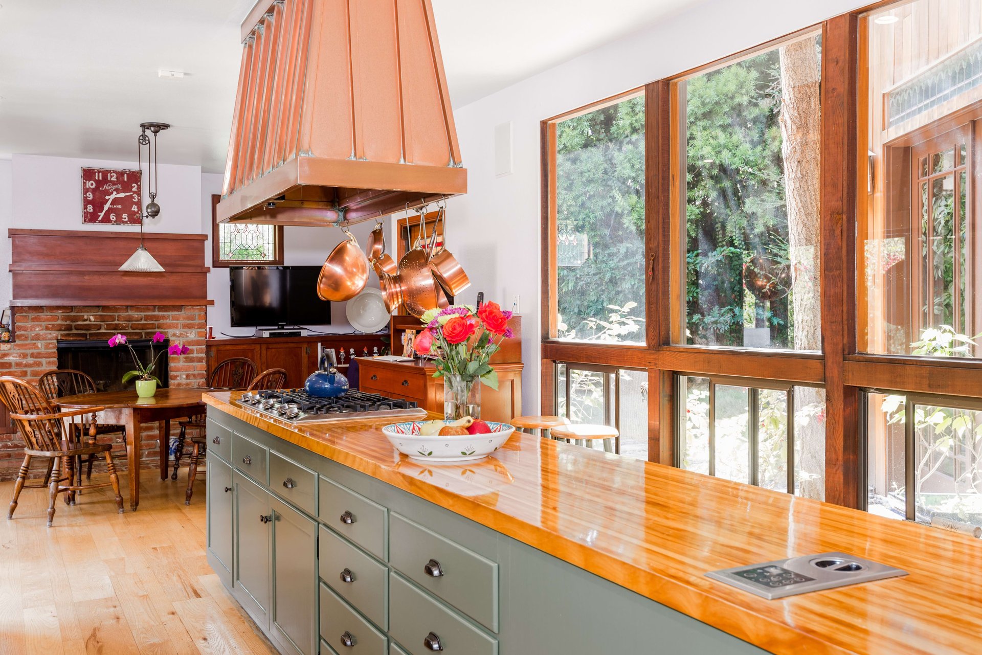 14186 Alisal Ln