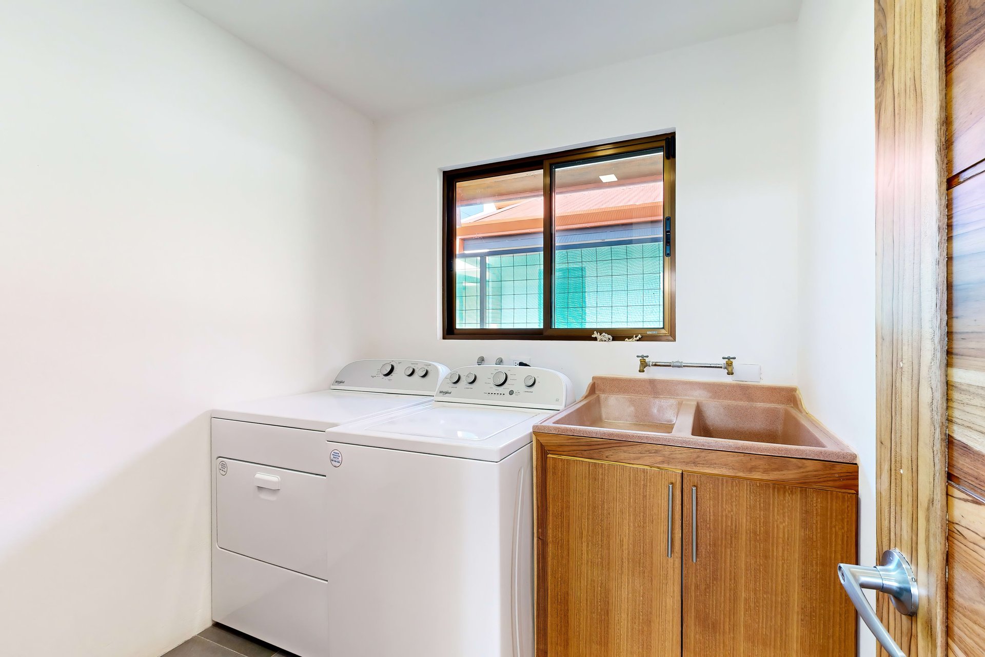 Modern Construction 3 Beds, 2,5 Baths Home.  Best Deal in Uvita! 