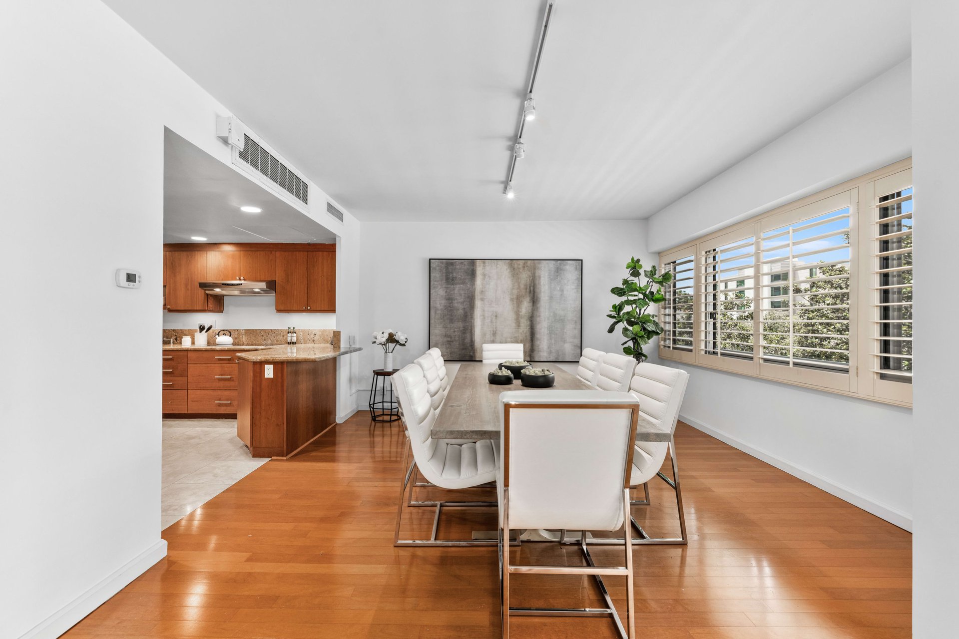The Churchill #2E, Wilshire Corridor