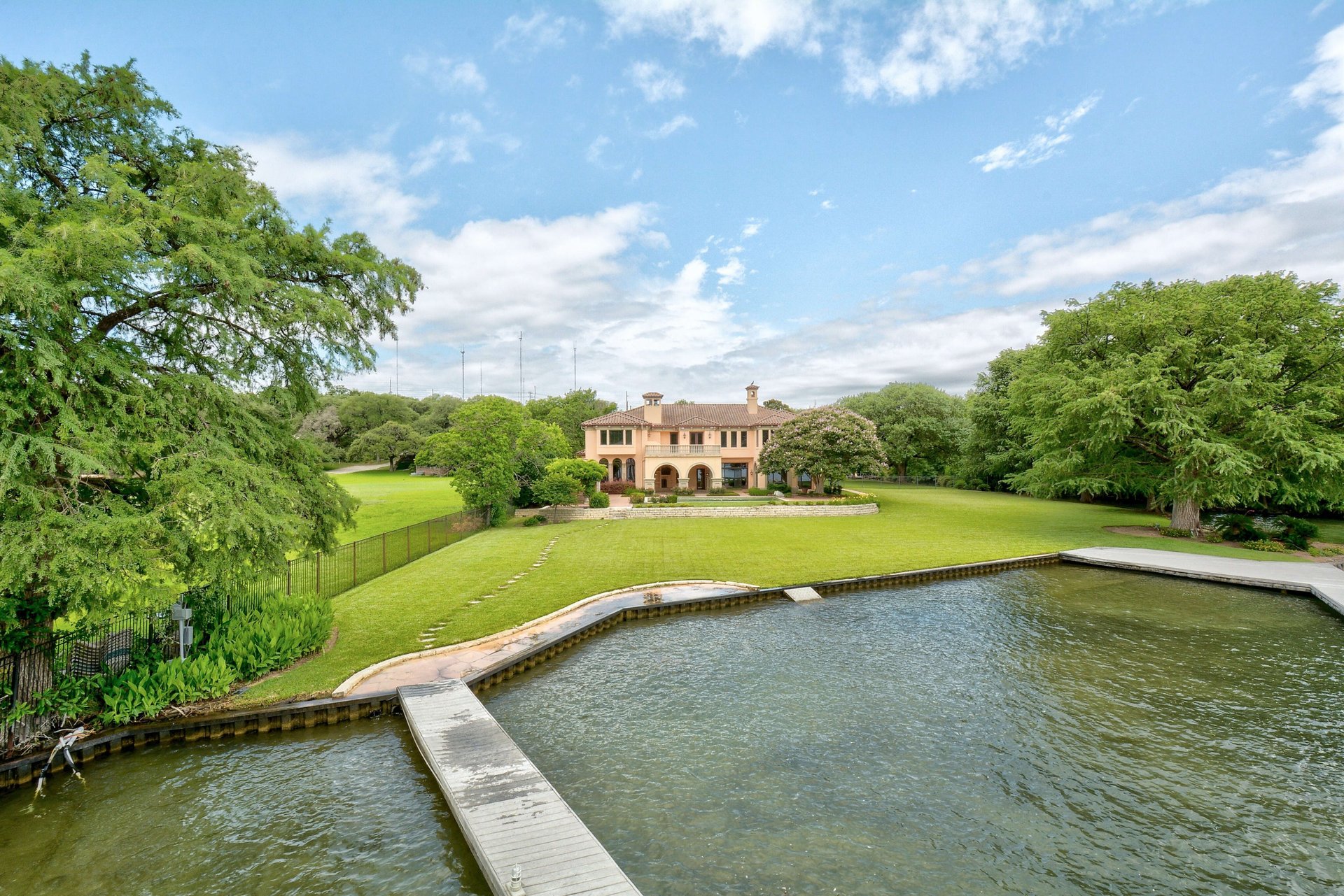 3201 Westlake Drive