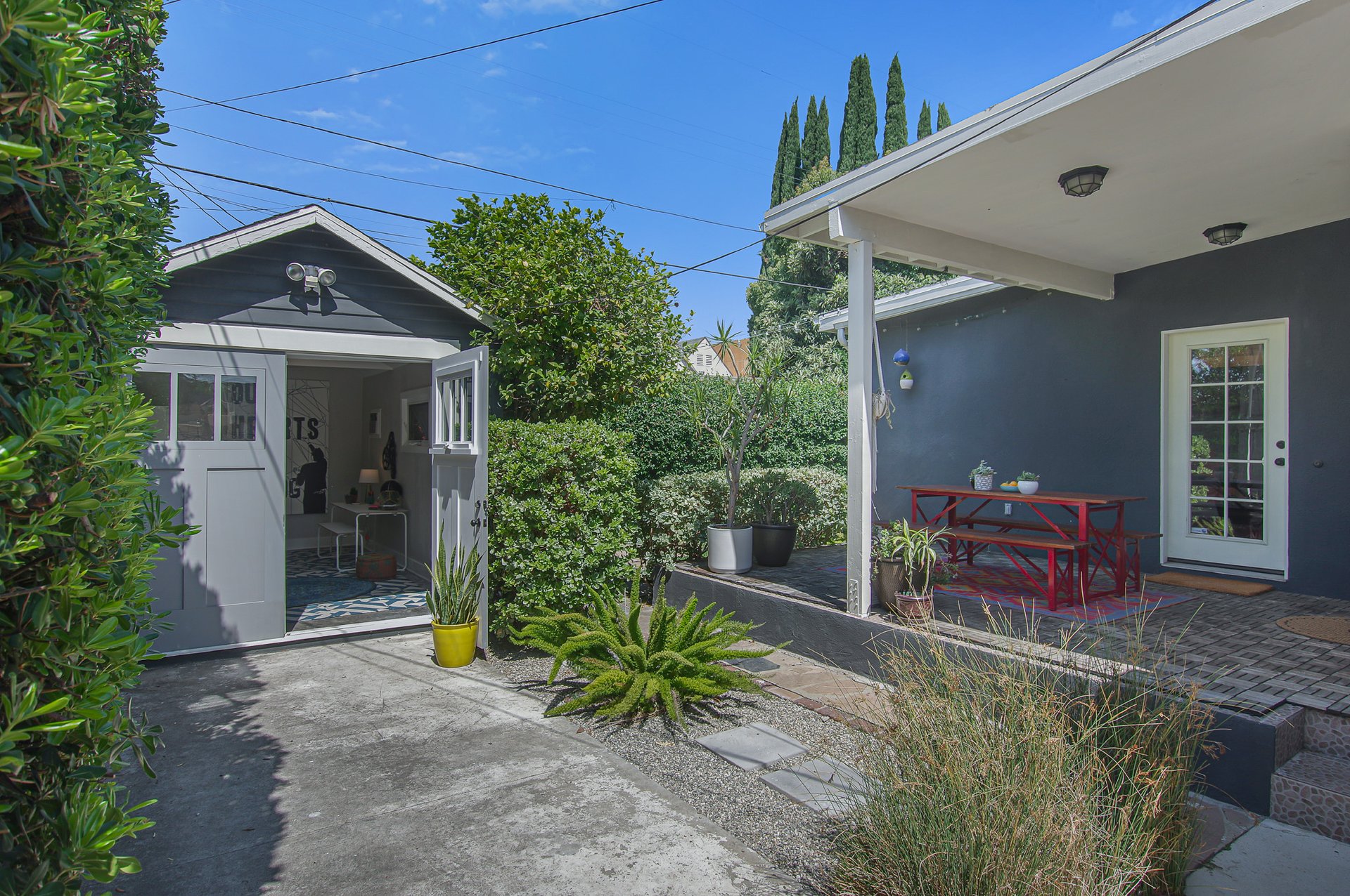 BEAUTIFUL & BRIGHT circa-1920's Craftsman "Cal-Bungalow" Home in Larchmont Village.