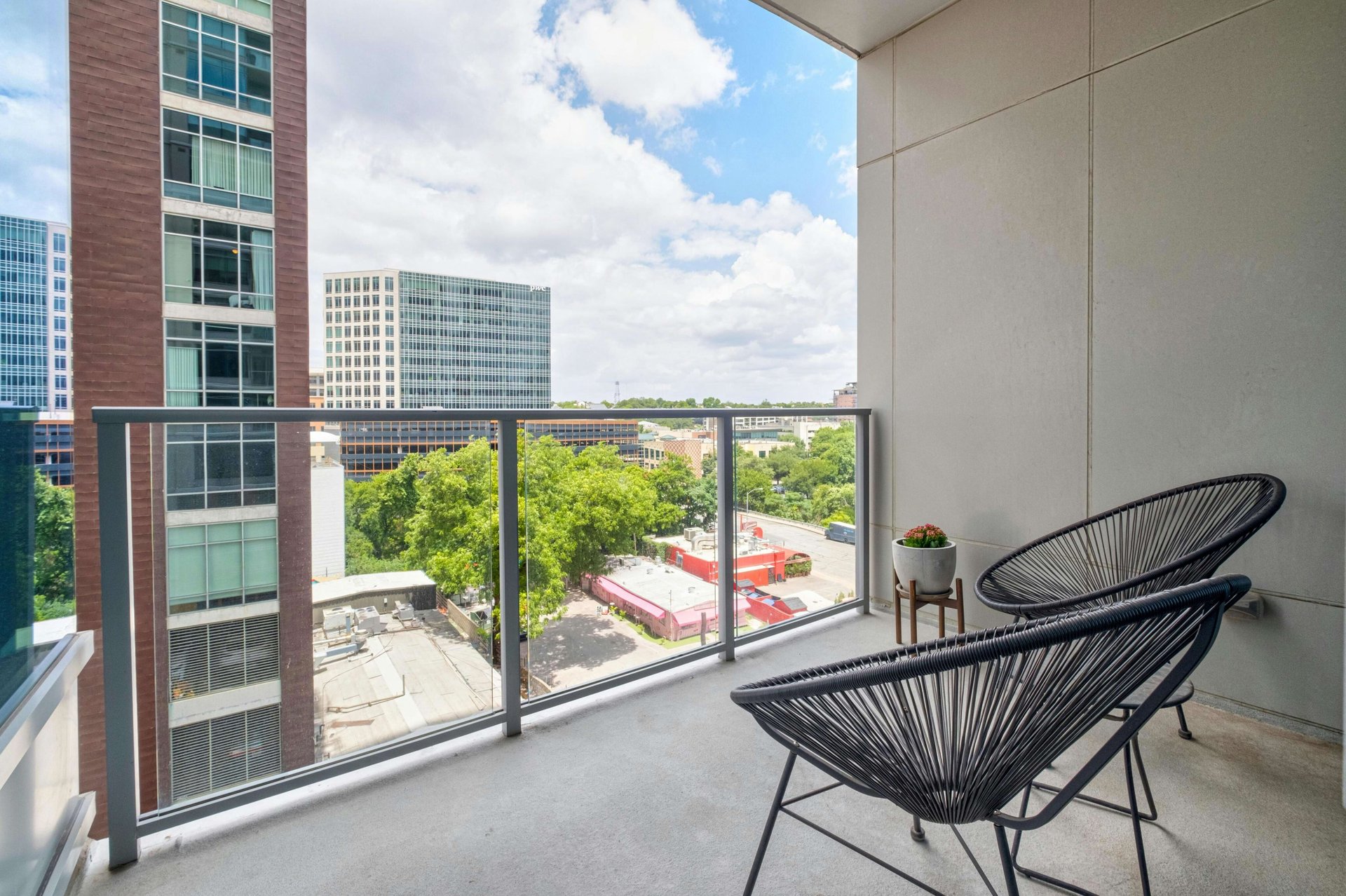 501 West Ave #702