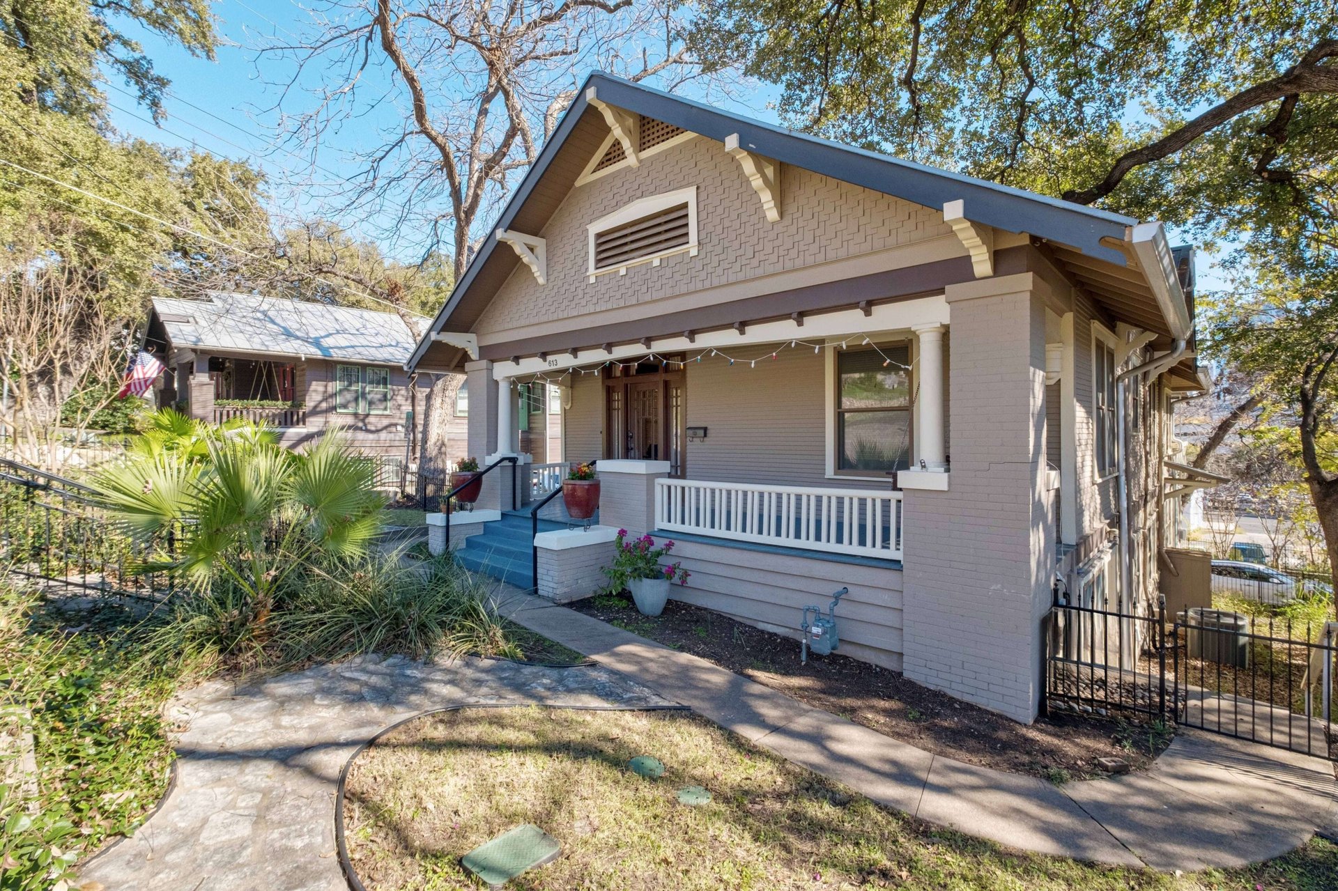613 Baylor Street 