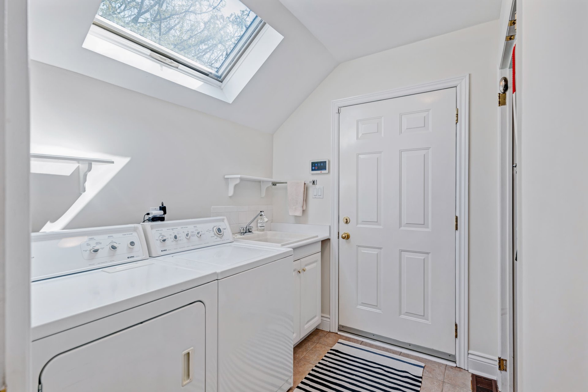 1255 Lorne Park Rd