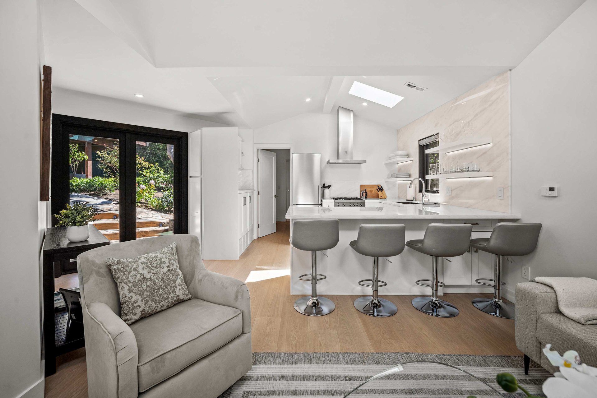 Grey Goose - Charming Downtown Carmel Cottage