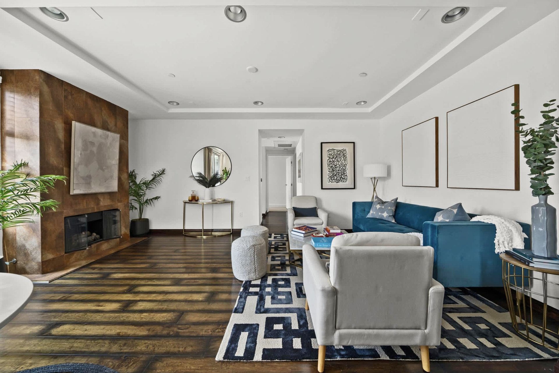 Stylish Turnkey Unit in Prime Miracle Mile