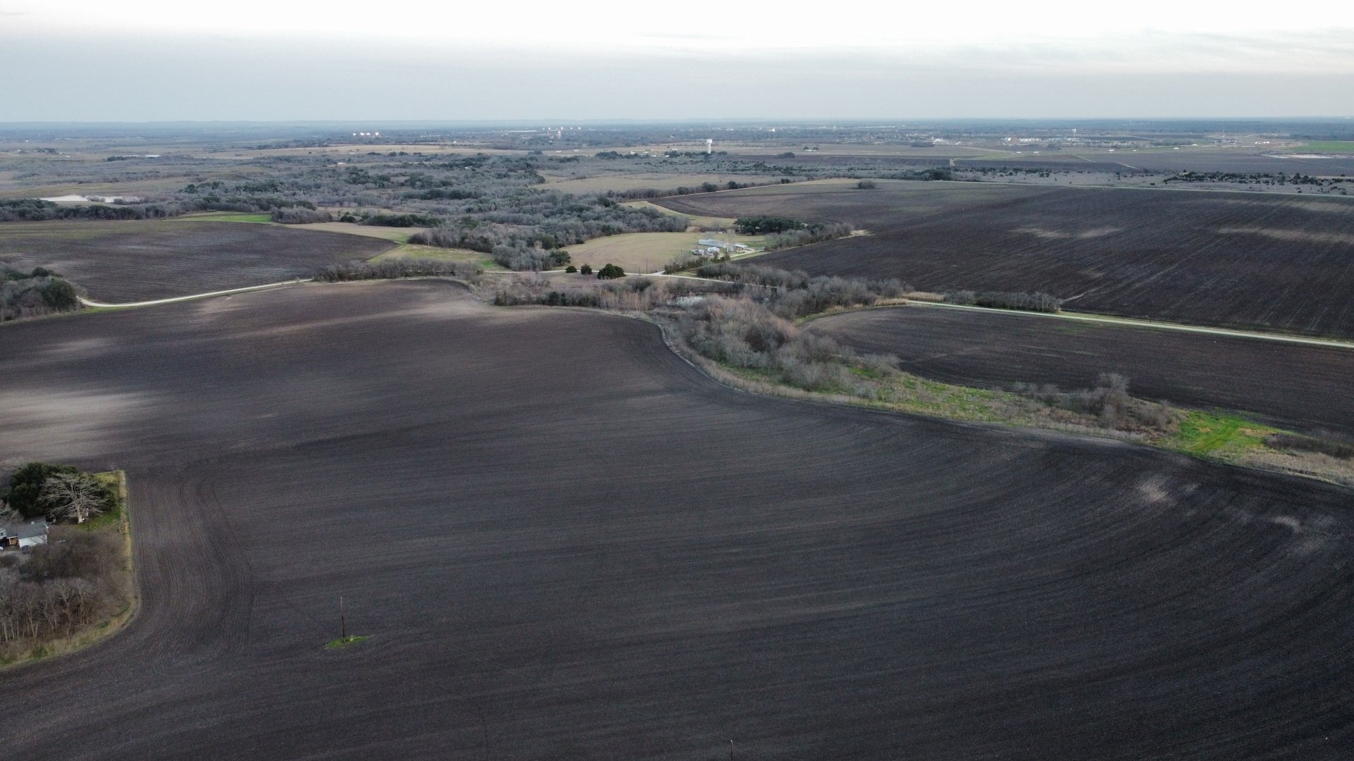 64 Acres on the Edge of a Hot Lockhart
