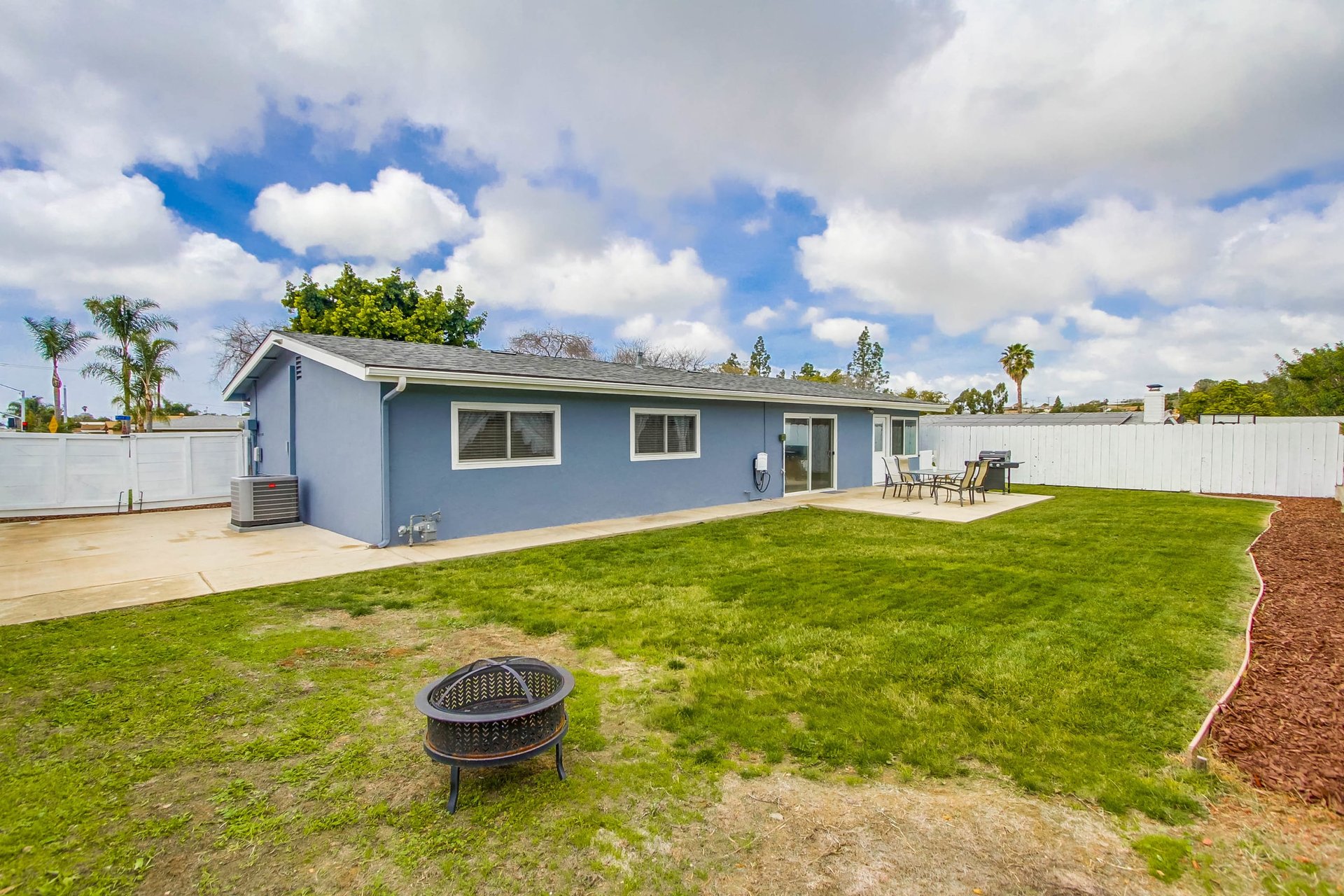 897 Myra Ave