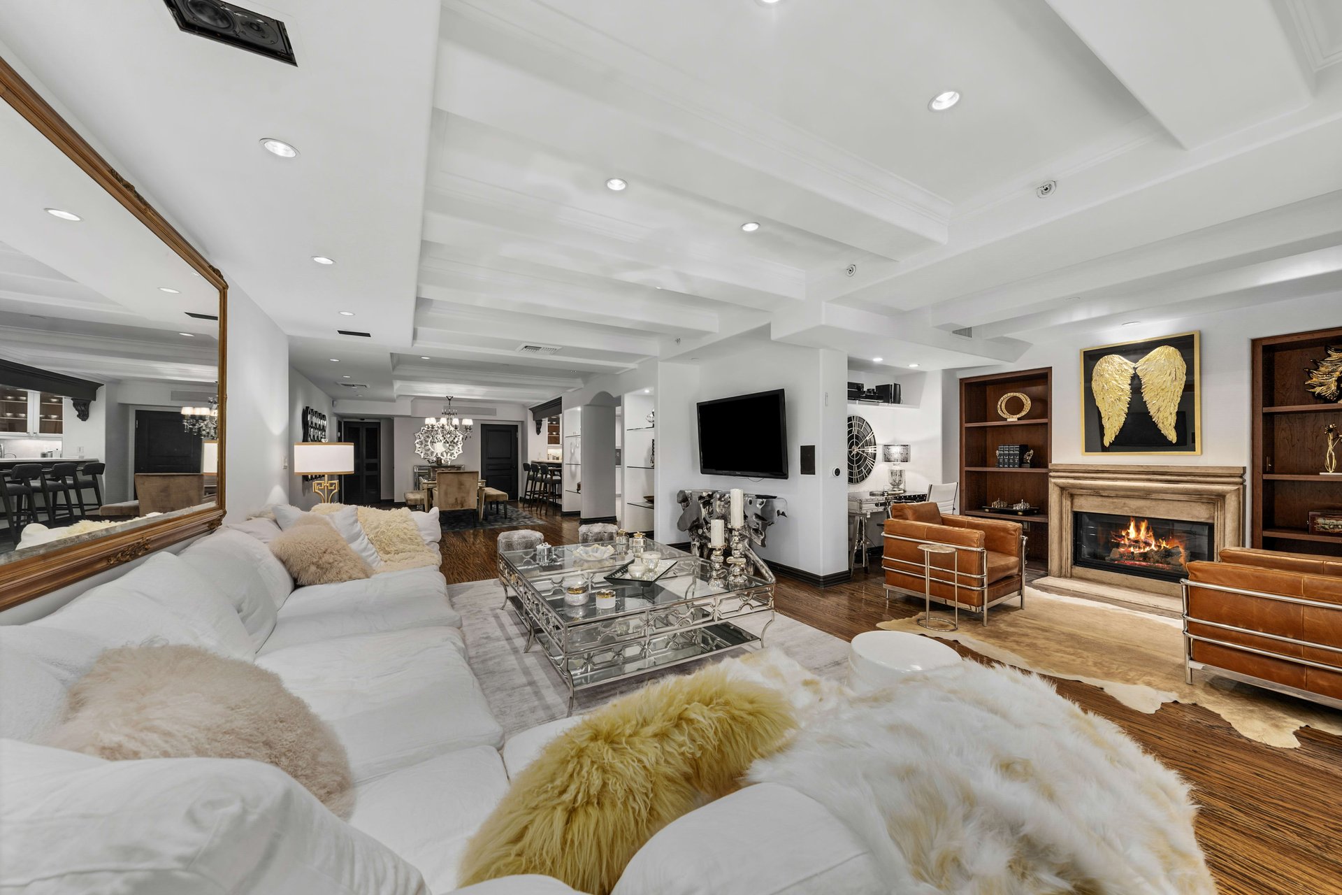 The Venezia #405, Wilshire Corridor