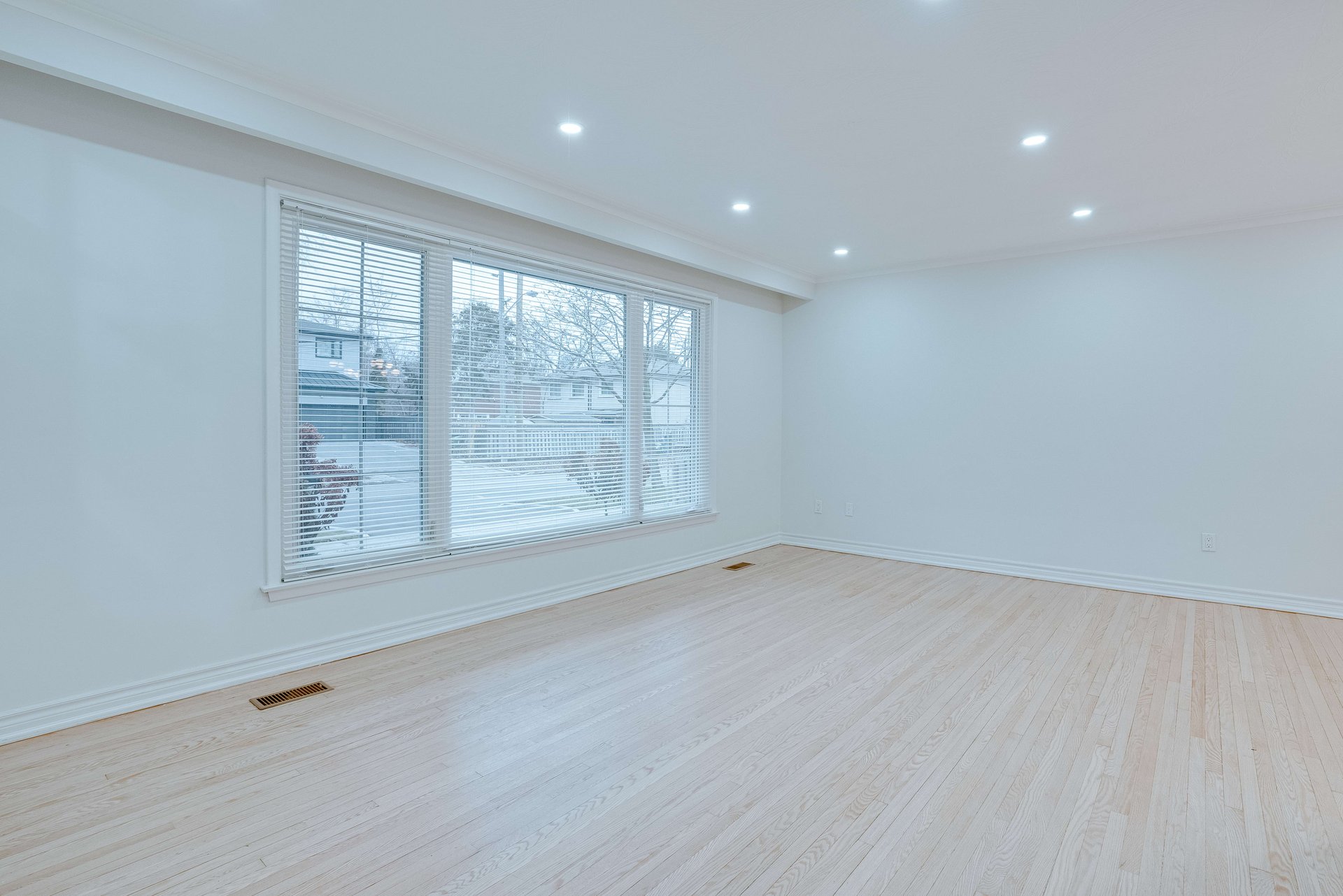25 Karen Rd Unit: Upper