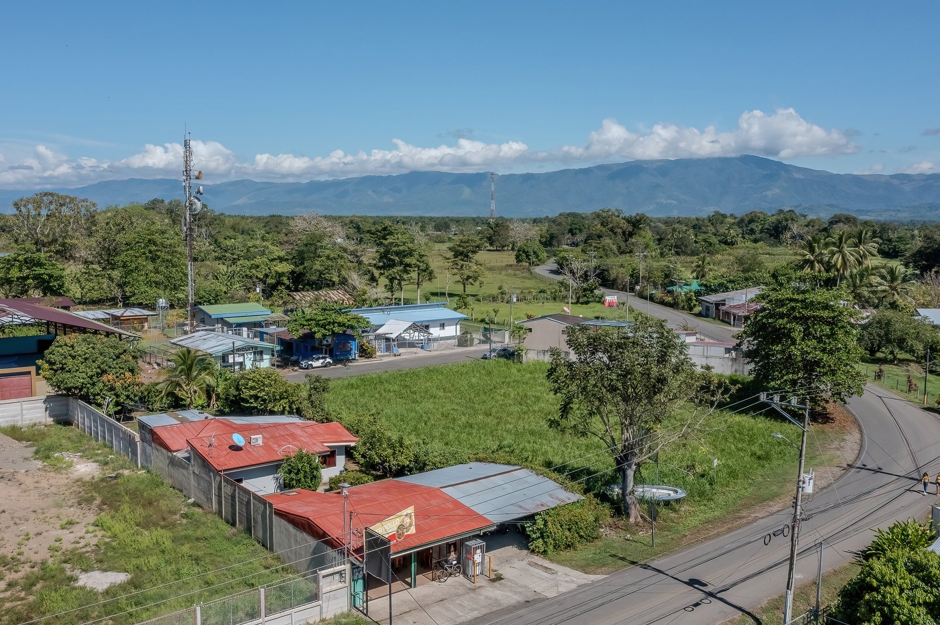 Sierpe Prime Location Commercial Shop with a House and Room for Expansion