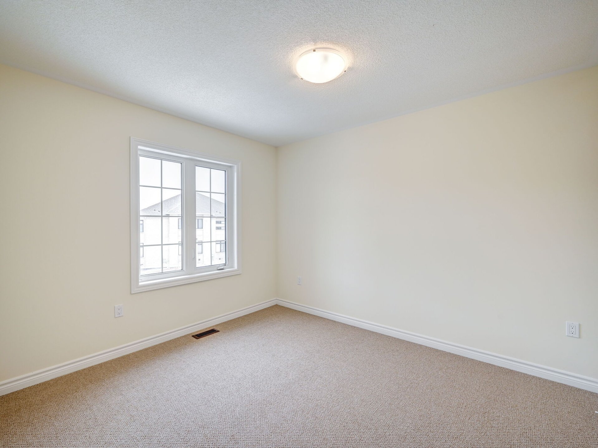 65 Ferragine Cres