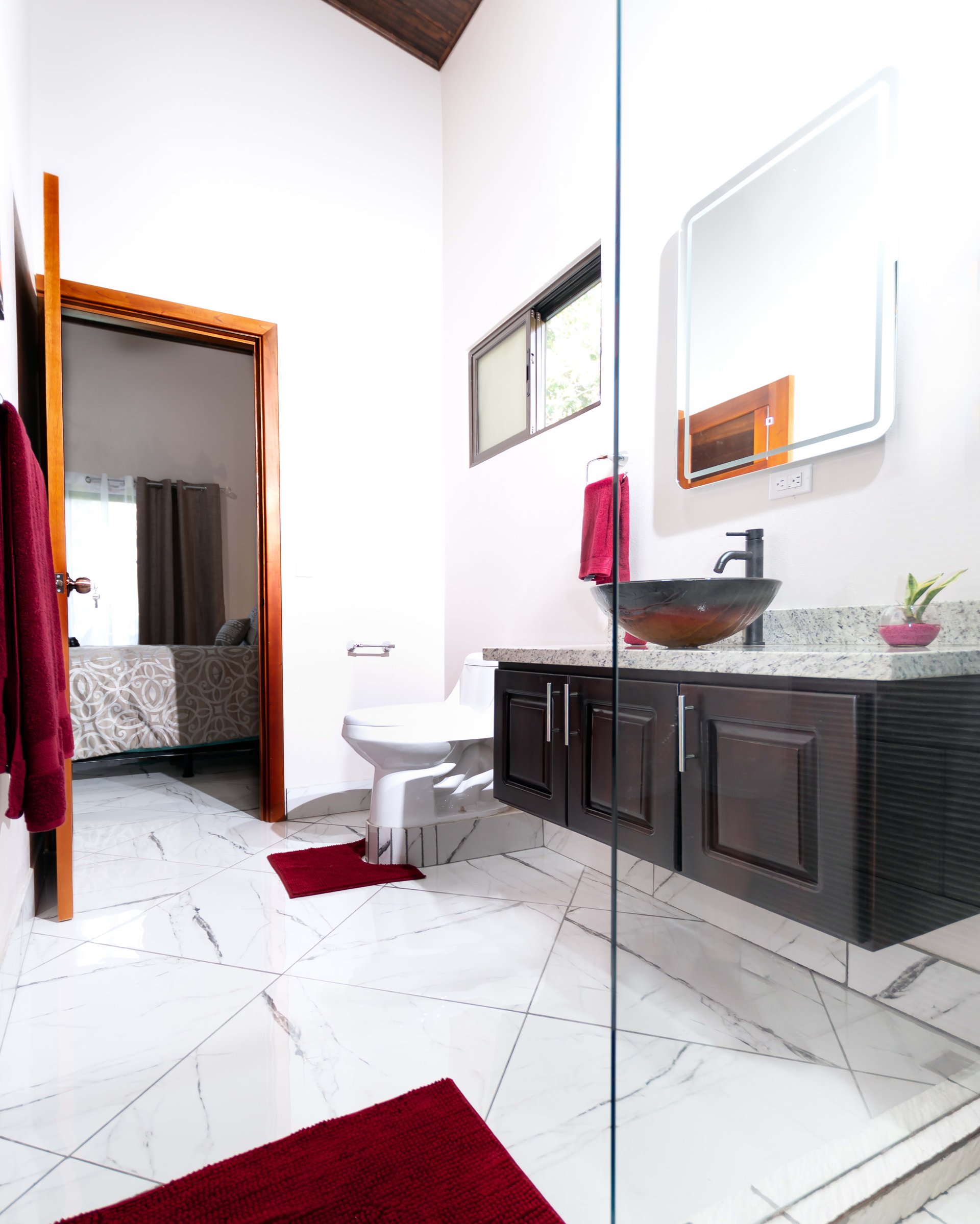 BRAND NEW 3-bedroom home, 5 minutes to Dominical Beach.