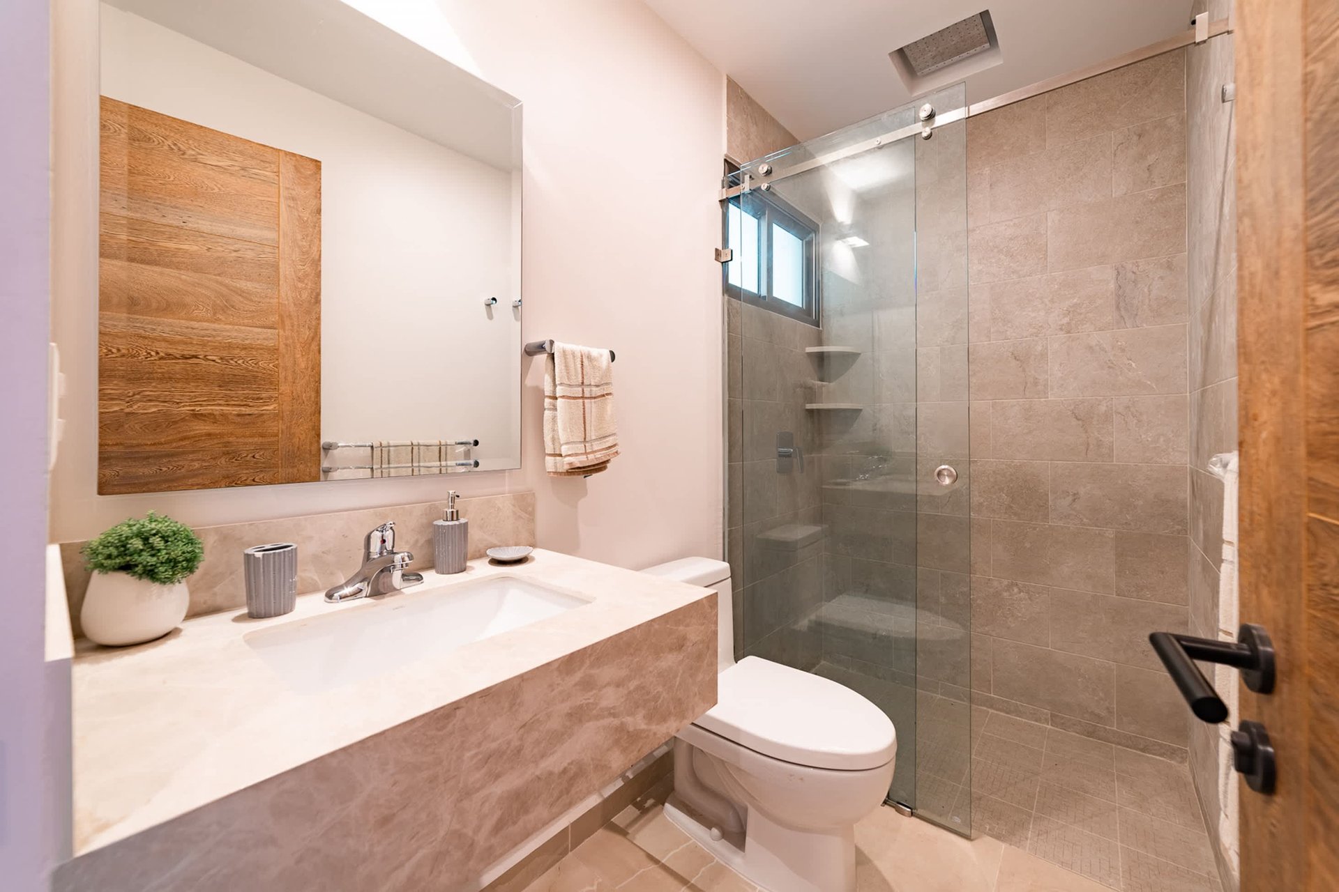 1 bedroom & 1 studio, Condo, Costta Plaza & Condos