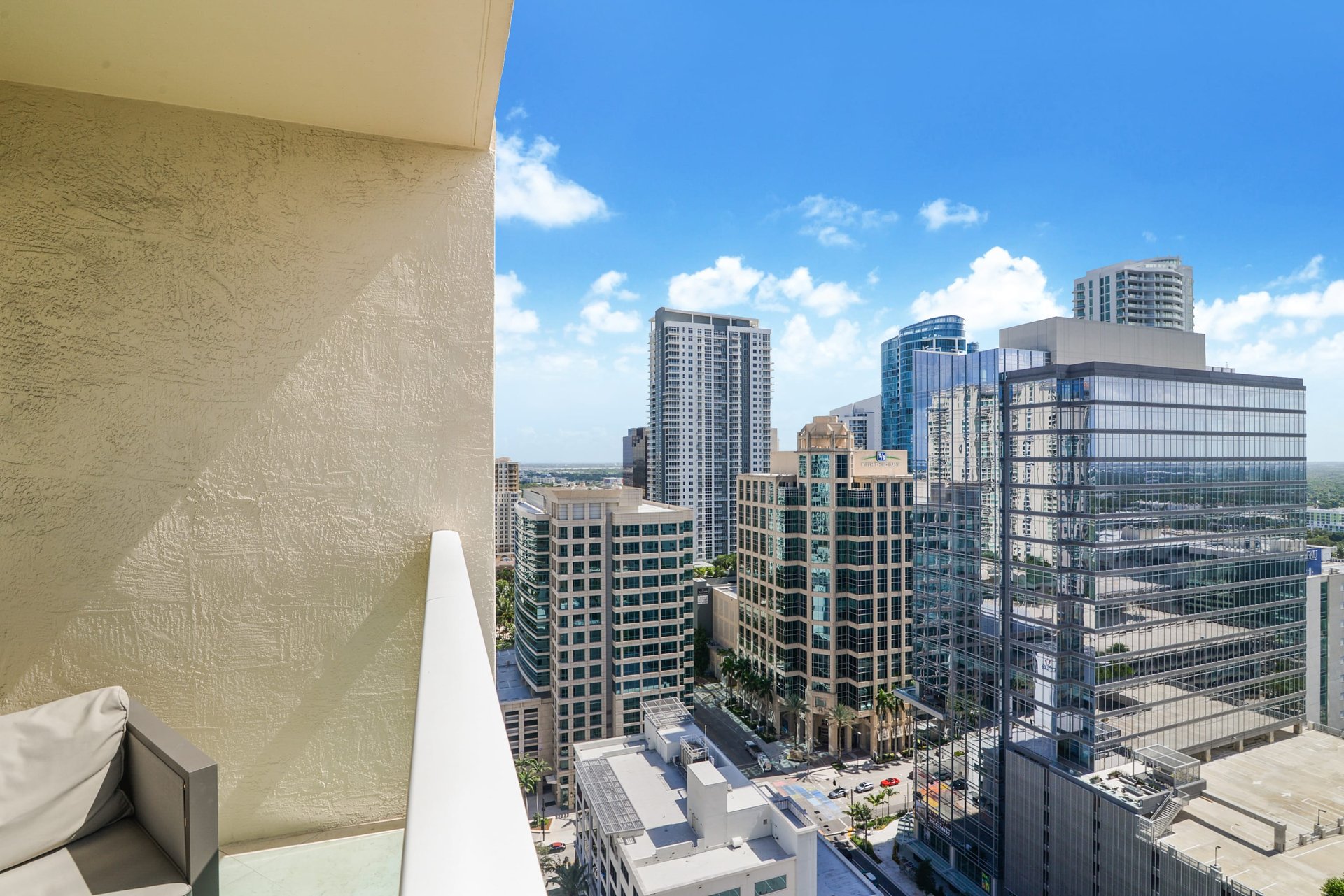 350 Las Olas Place 2820